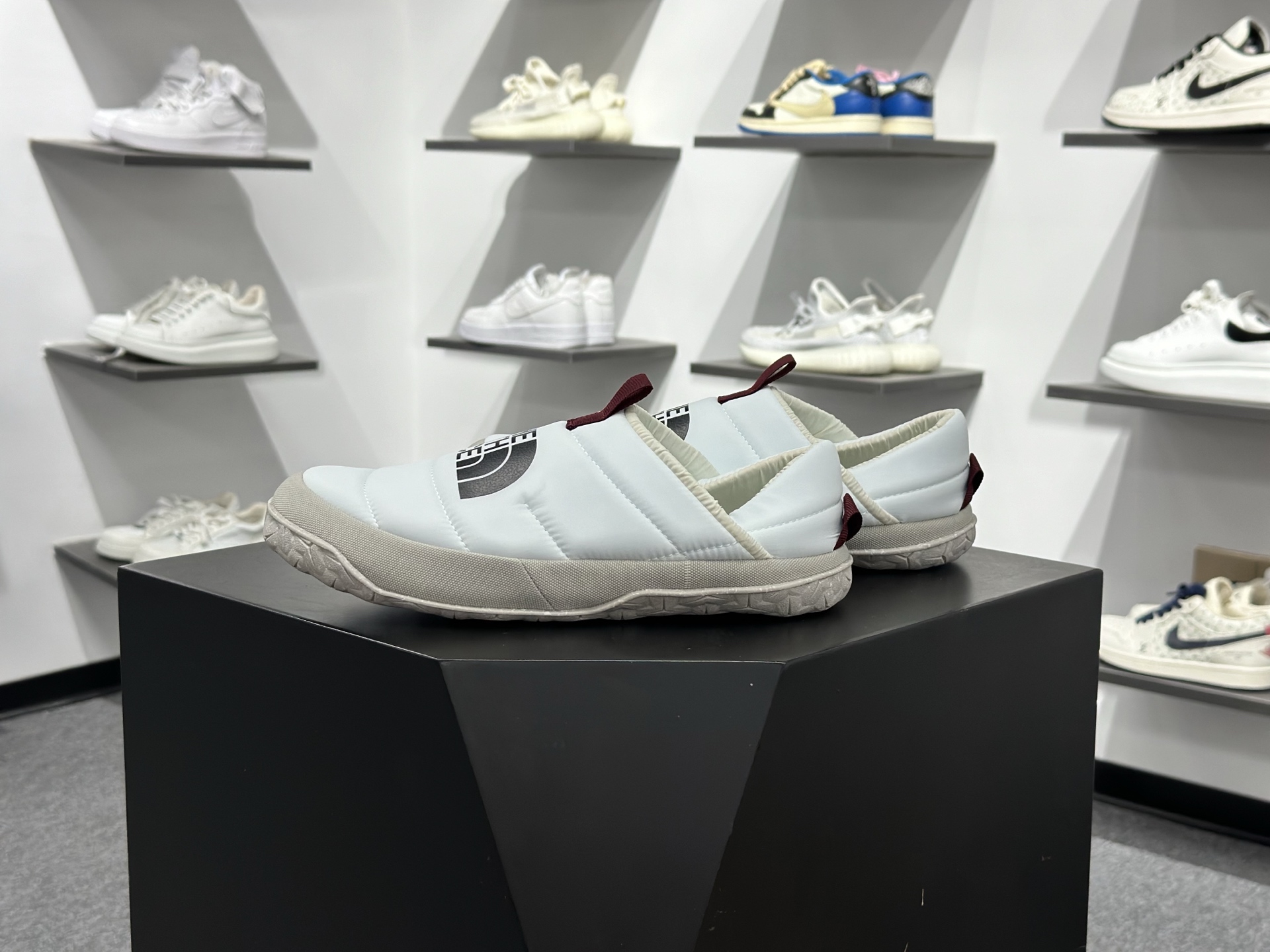 北面THE NORTH FACE NUPTSE MULE 舒适耐磨 减震耐磨 低帮户外功能鞋 NFOA5G2B7UR-075