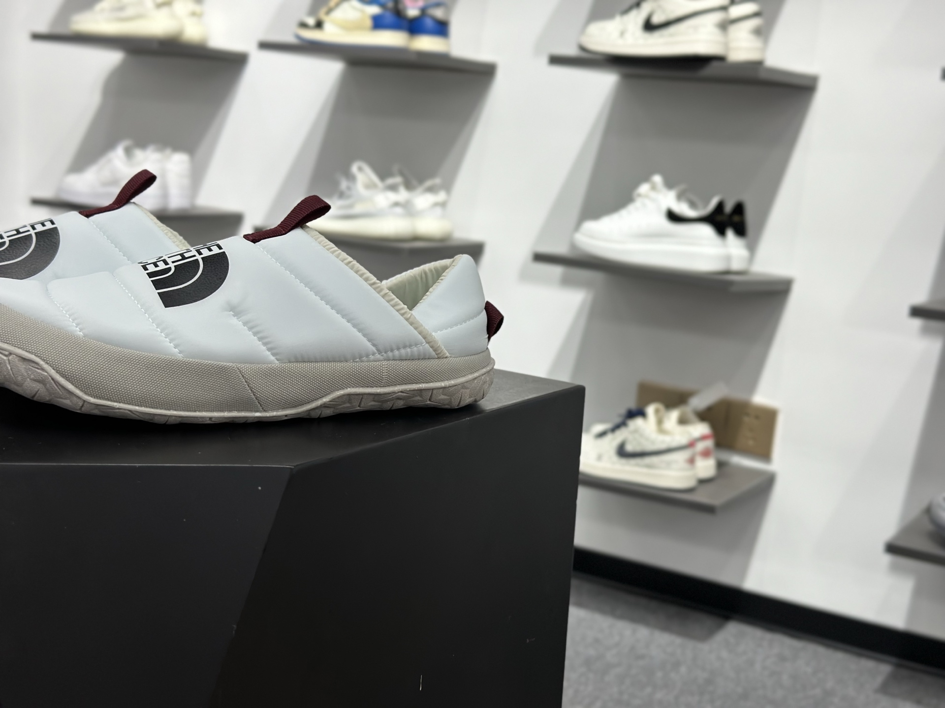 北面THE NORTH FACE NUPTSE MULE 舒适耐磨 减震耐磨 低帮户外功能鞋 NFOA5G2B7UR-075