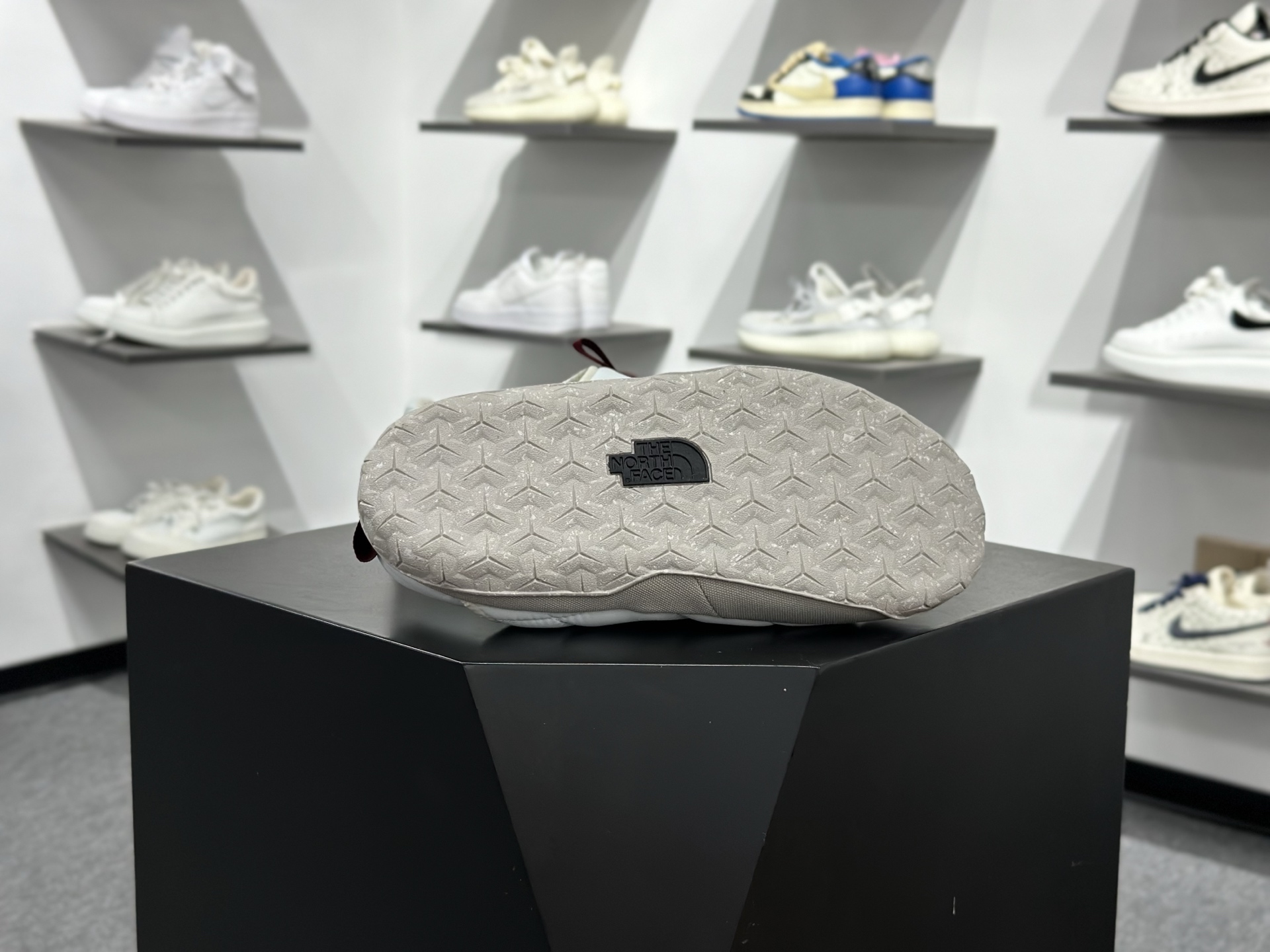 北面THE NORTH FACE NUPTSE MULE 舒适耐磨 减震耐磨 低帮户外功能鞋 NFOA5G2B7UR-075