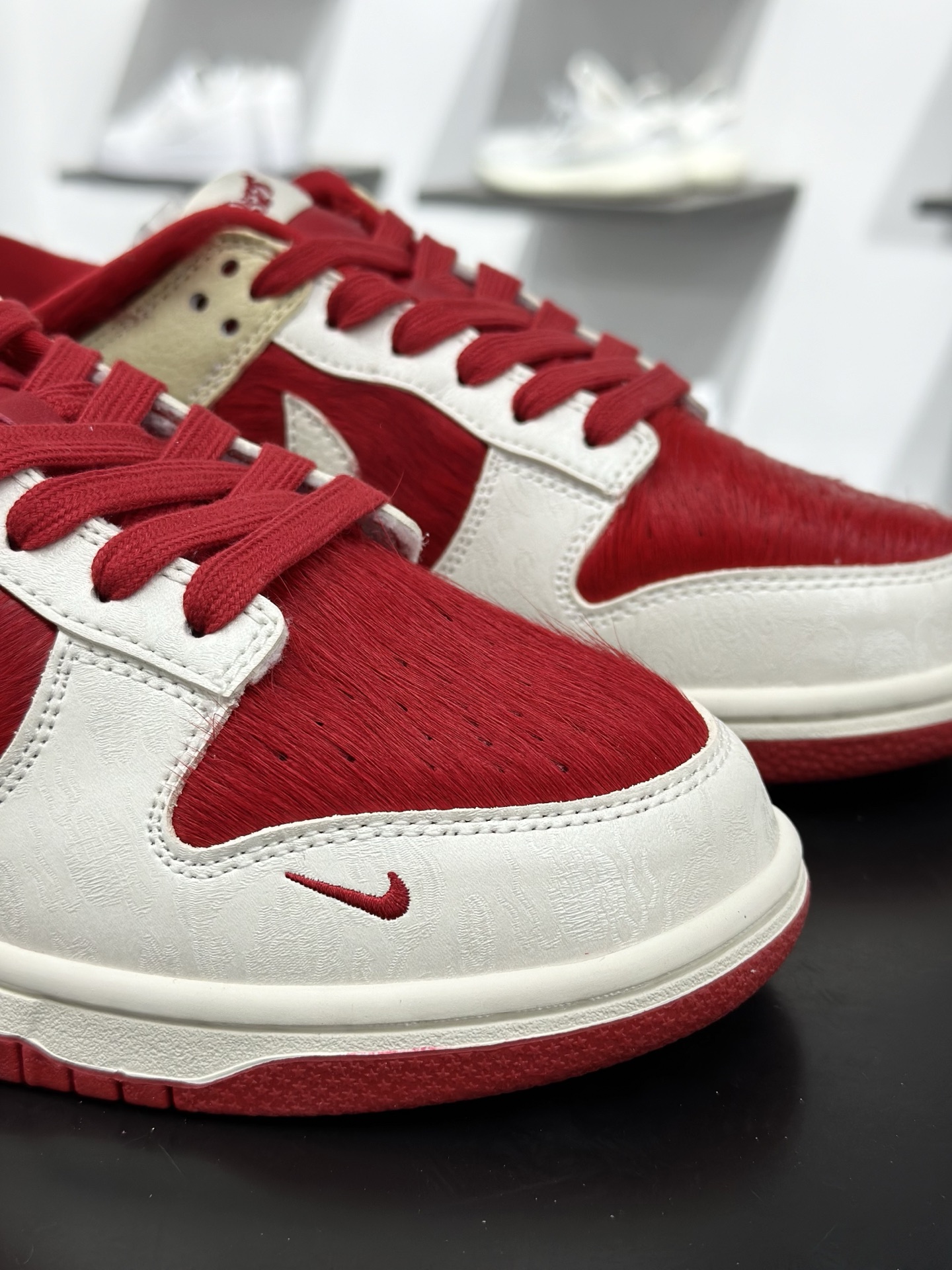 新款定制限量发售Nike SB Dunk Low“ 马年限定----白红金祥云” 低帮休闲板鞋 SD8888-020