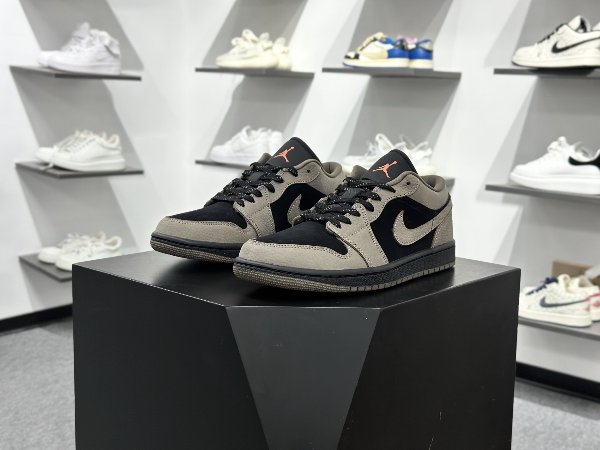 Nike Air Jordan 1 Low 耐克 AJ1乔1低帮休闲板鞋 IB7109-005