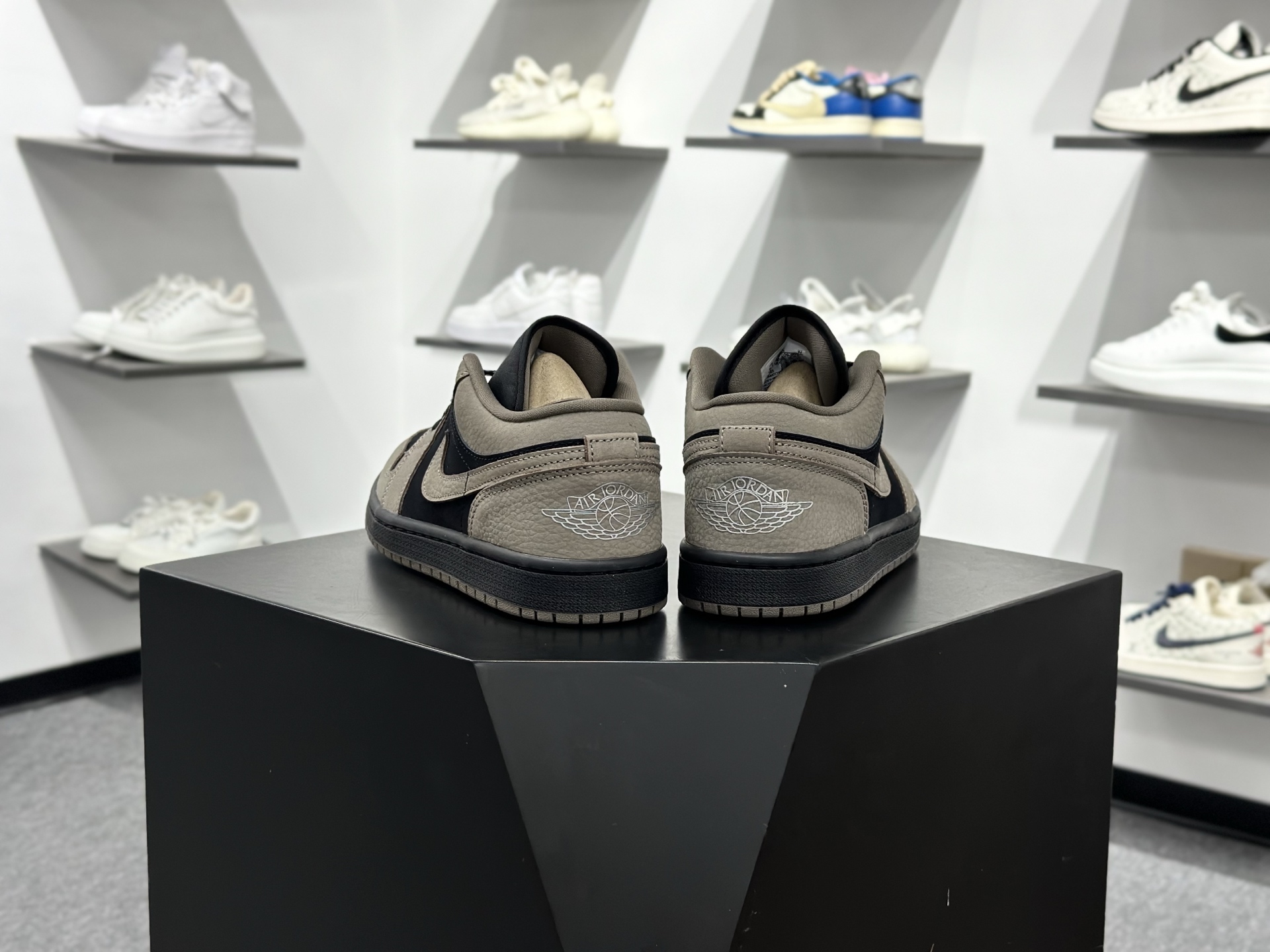 Nike Air Jordan 1 Low 耐克 AJ1乔1低帮休闲板鞋 IB7109-005