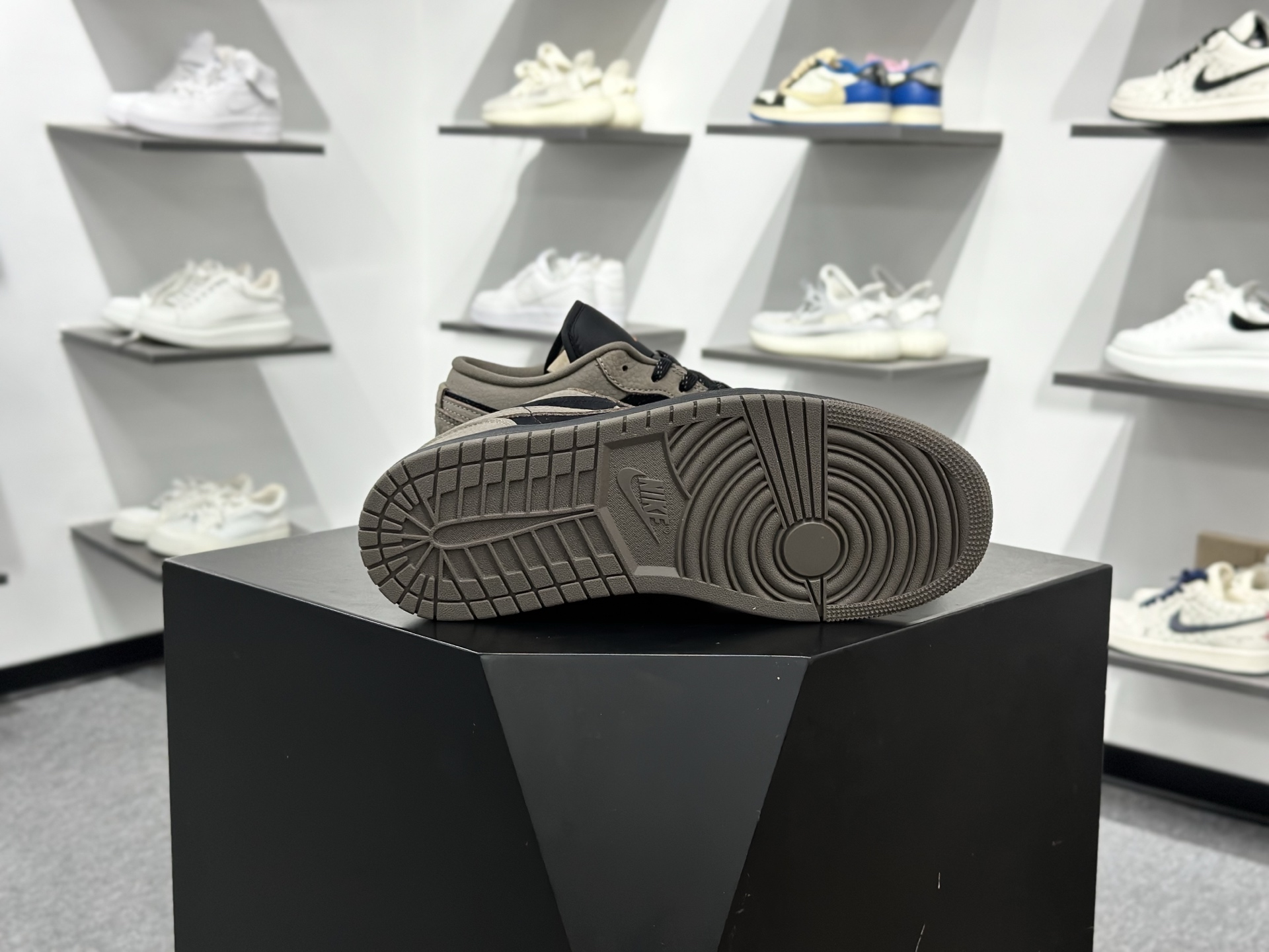 Nike Air Jordan 1 Low 耐克 AJ1乔1低帮休闲板鞋 IB7109-005