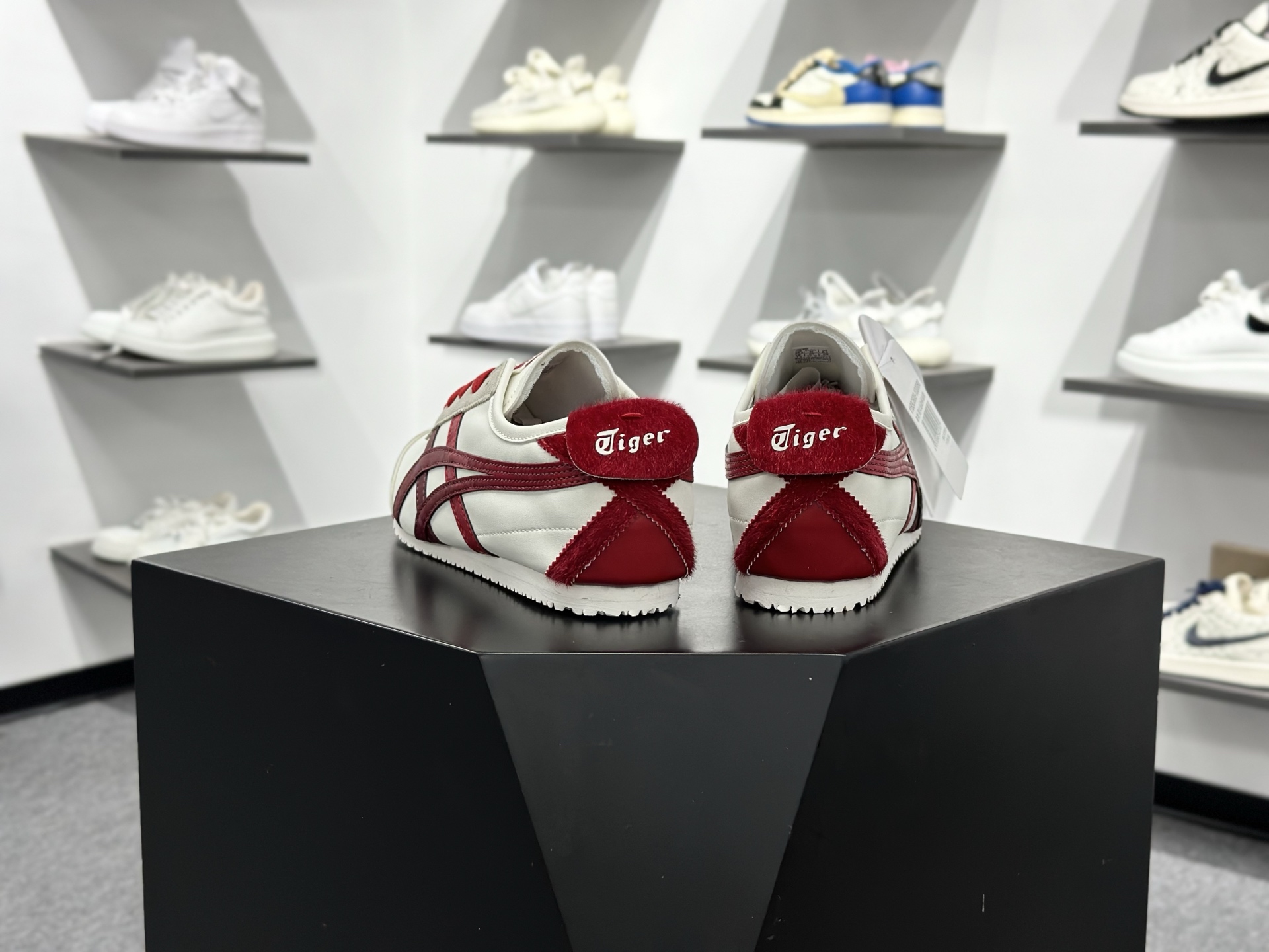 Onitsuka Tiger鬼塚虎 MEXICO 66 CNY 舒适时尚百搭经典 支撑 低帮 生活休闲鞋男女同款 1183C600-100