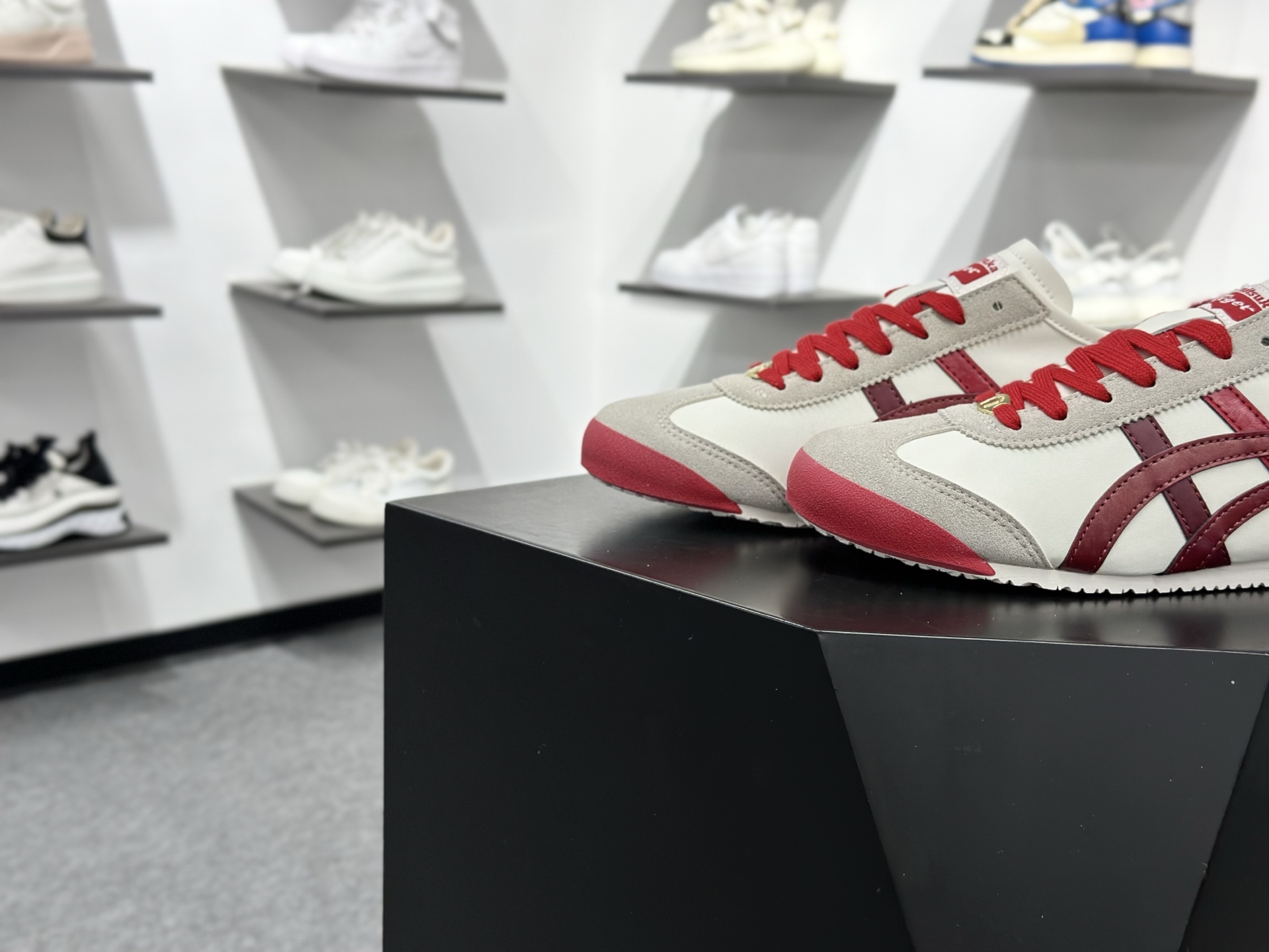 Onitsuka Tiger鬼塚虎 MEXICO 66 CNY 舒适时尚百搭经典 支撑 低帮 生活休闲鞋男女同款 1183C600-100