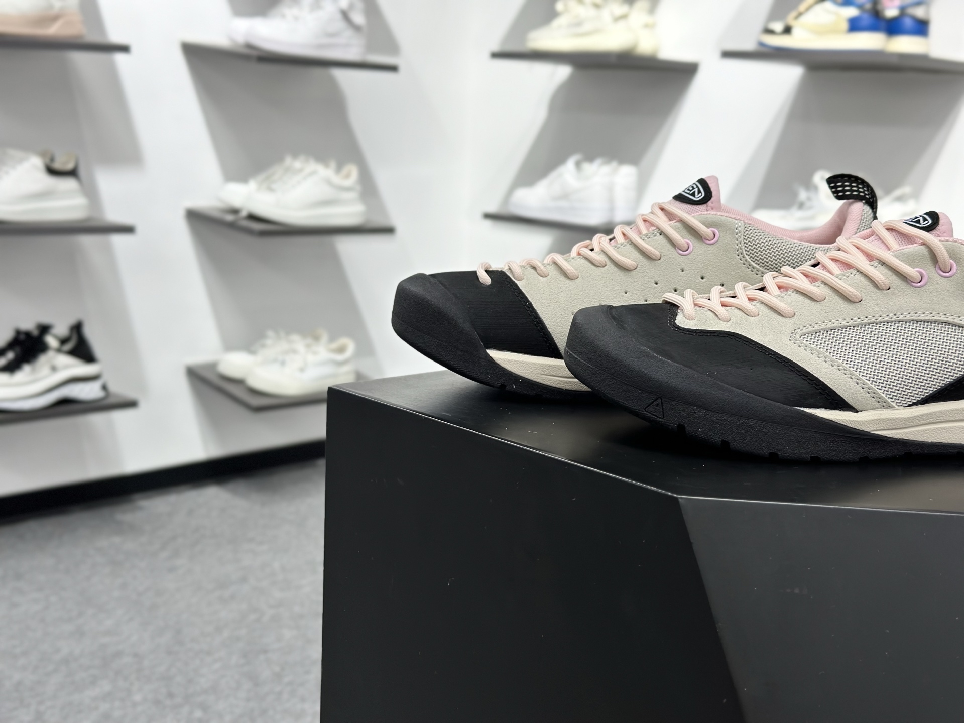 Keen Newport H2 科恩户外休闲生活鞋 Yellowish Brown 1022-Chinese wholesaler seller Clothes Bags handbags wholesale Shoes High Quatity wholesaler seller Cheap Sneakers from China Factory Chinese suppliers china wholesale clothing wholesaler seller Keen Newport H2 科恩户外休闲生活鞋 Yellowish Brown 1022