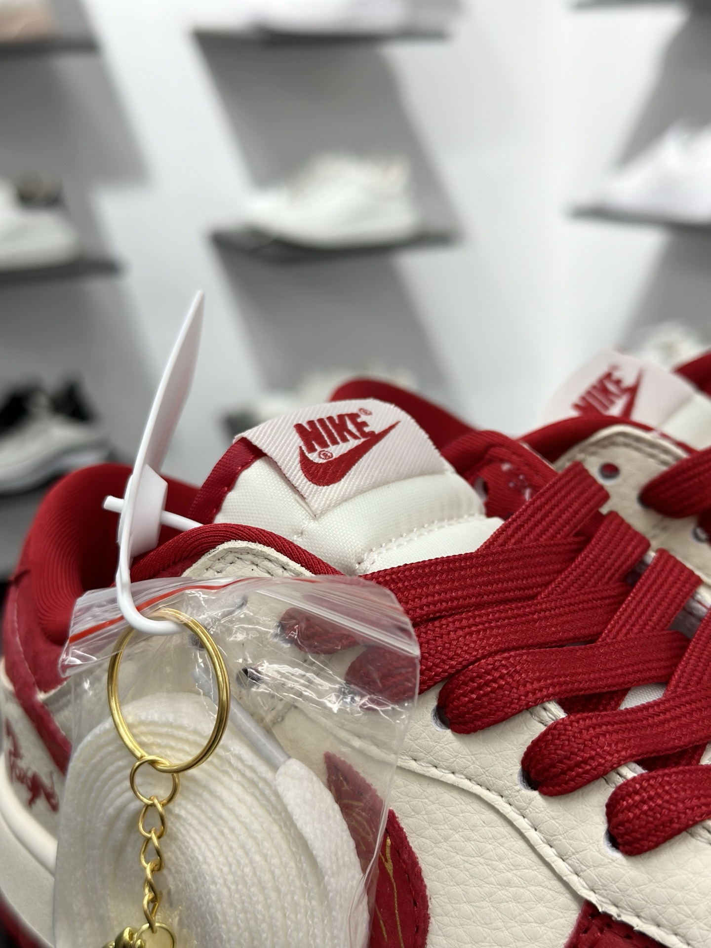 Nike SB Dunk Low“ 马年限定----白红金祥云” 特殊定制材料 高端定制 低帮休闲板鞋 SD8888-008-High Quatity Cheap Brand wholesale wholesaler seller Clothes Bags handbags Sneakers Top Fashion Clothing Shoes from China Factory Chinese suppliers best Quality Beautiful Price Nike SB Dunk Low“ 马年限定----白红金祥云” 特殊定制材料 高端定制 低帮休闲板鞋 SD8888-008