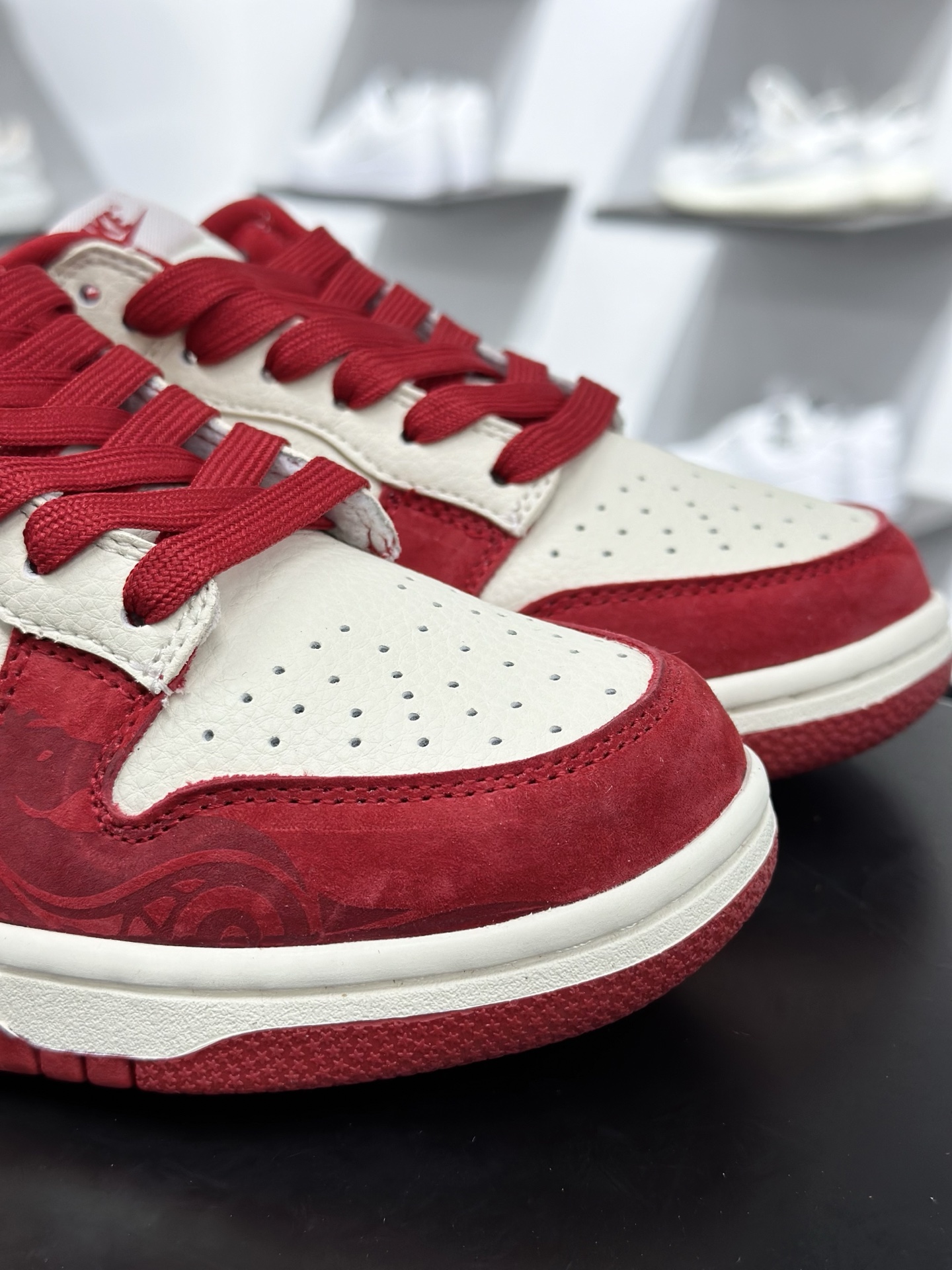Nike SB Dunk Low“ 马年限定----白红金祥云” 特殊定制材料 高端定制 低帮休闲板鞋 SD8888-008-High Quatity Cheap Brand wholesale wholesaler seller Clothes Bags handbags Sneakers Top Fashion Clothing Shoes from China Factory Chinese suppliers best Quality Beautiful Price Nike SB Dunk Low“ 马年限定----白红金祥云” 特殊定制材料 高端定制 低帮休闲板鞋 SD8888-008