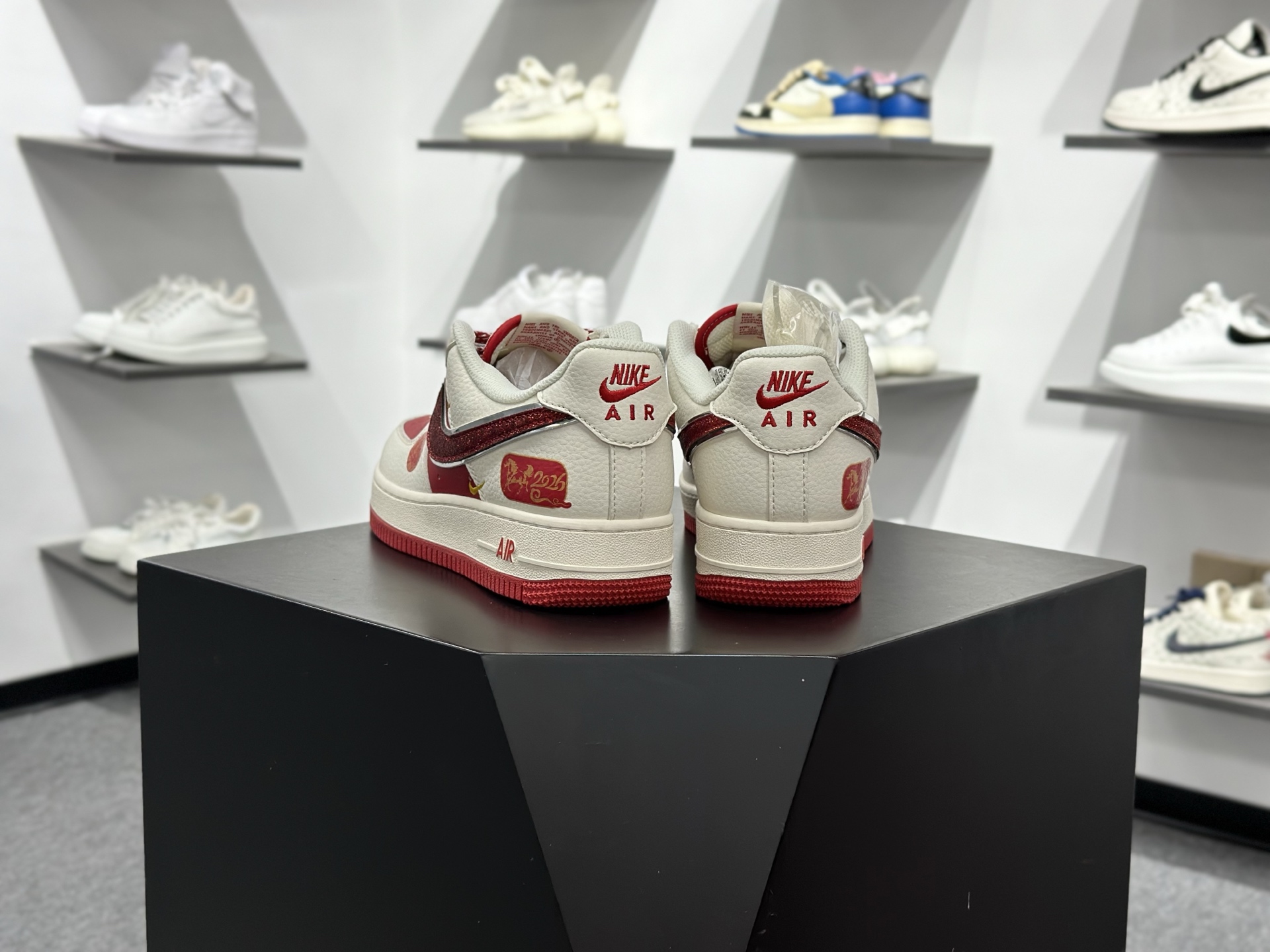 Nike Air Force 1 Low 07 马年限定 白红小勾满天星 QY6878-601-Chinese wholesaler seller Clothes Bags handbags wholesale Shoes High Quatity wholesaler seller Cheap Sneakers from China Factory Chinese suppliers china wholesale clothing wholesaler seller Nike Air Force 1 Low 07 马年限定 白红小勾满天星 QY6878-601