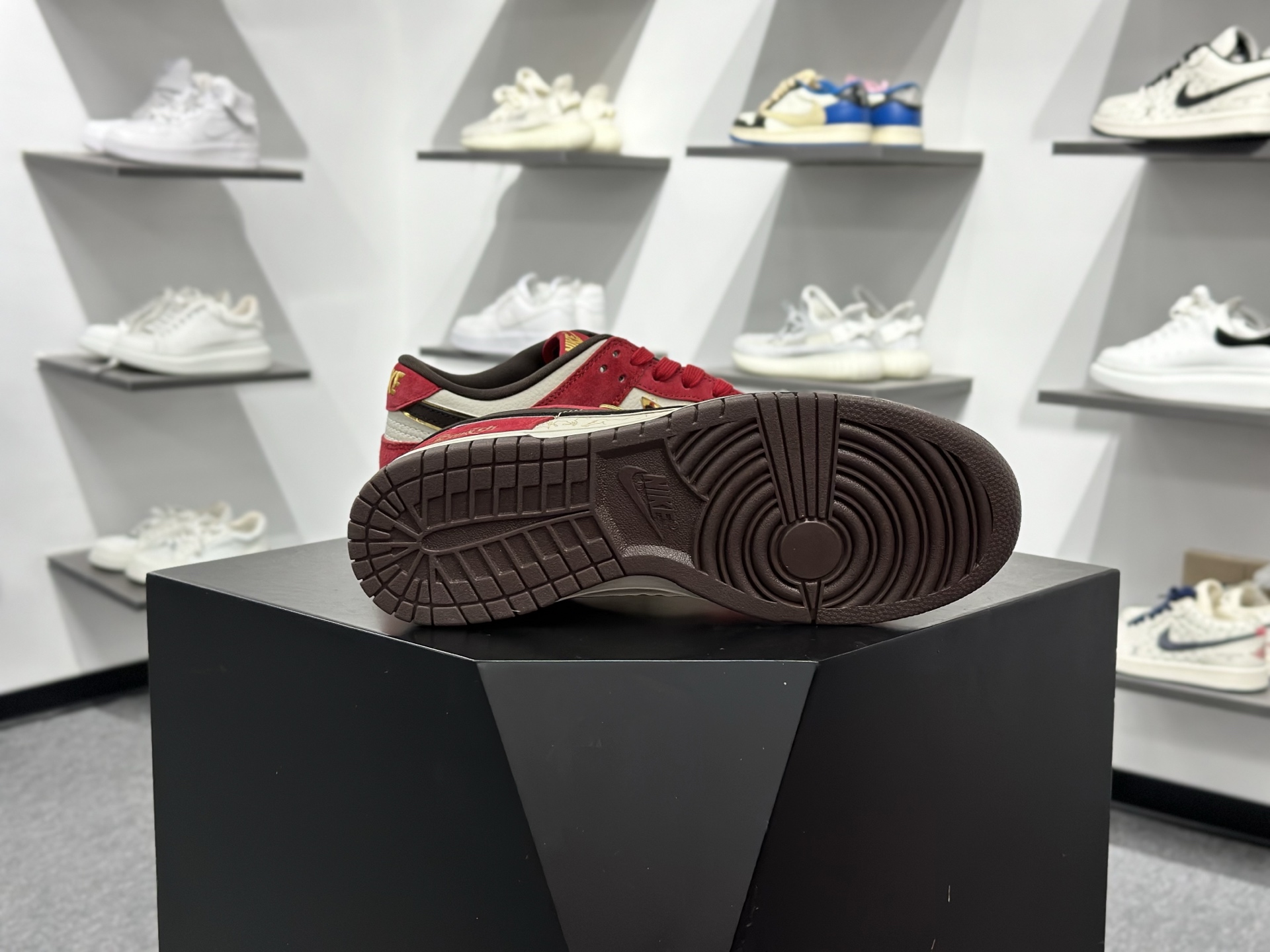 定制版Nike SB Dunk Low“ Supreme联名—米蓝头层皮” 周年高端定制 低帮休闲板鞋 DN3168-013-Chinese wholesaler seller Clothes Bags handbags wholesale Shoes High Quatity wholesaler seller Cheap Sneakers from China Factory Chinese suppliers china wholesale clothing wholesaler seller 定制版Nike SB Dunk Low“ Supreme联名—米蓝头层皮” 周年高端定制 低帮休闲板鞋 DN3168-013