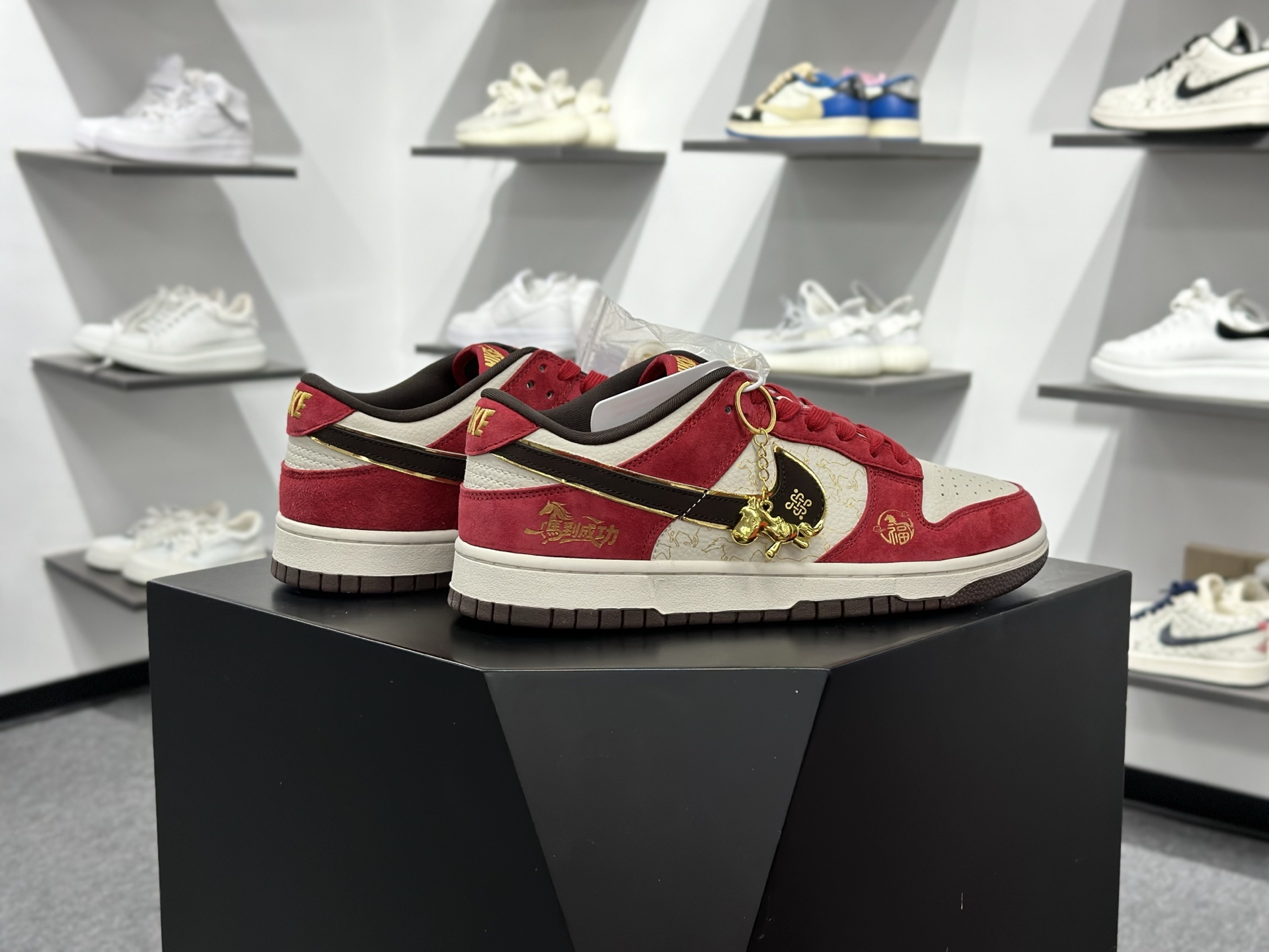 定制版Nike SB Dunk Low“ Supreme联名—米蓝头层皮” 周年高端定制 低帮休闲板鞋 DN3168-013-Chinese wholesaler seller Clothes Bags handbags wholesale Shoes High Quatity wholesaler seller Cheap Sneakers from China Factory Chinese suppliers china wholesale clothing wholesaler seller 定制版Nike SB Dunk Low“ Supreme联名—米蓝头层皮” 周年高端定制 低帮休闲板鞋 DN3168-013