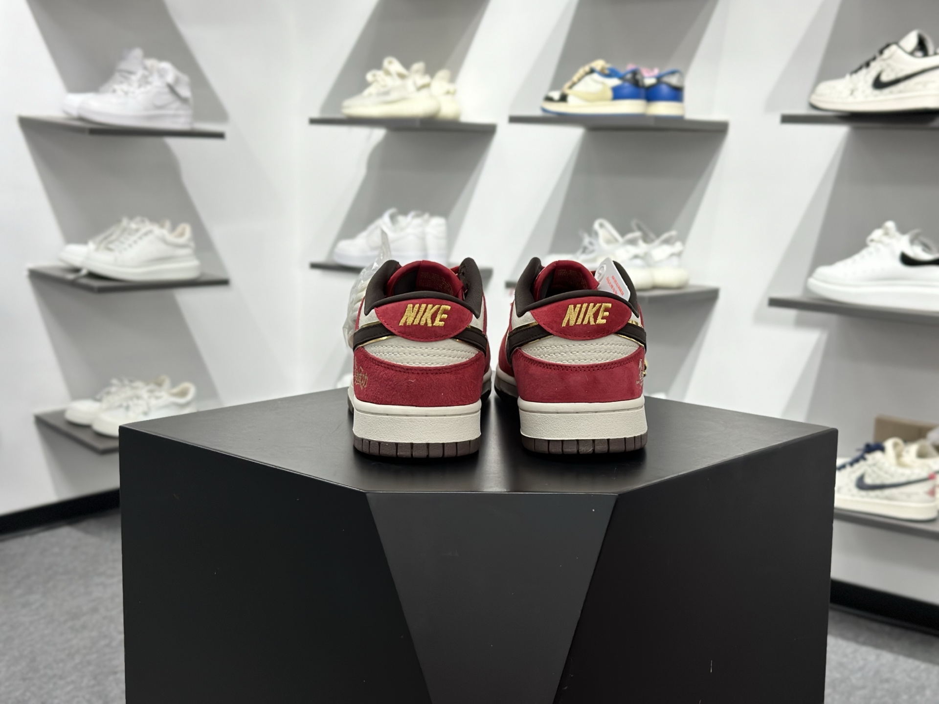 定制版Nike SB Dunk Low“ Supreme联名—米蓝头层皮” 周年高端定制 低帮休闲板鞋 DN3168-013-Chinese wholesaler seller Clothes Bags handbags wholesale Shoes High Quatity wholesaler seller Cheap Sneakers from China Factory Chinese suppliers china wholesale clothing wholesaler seller 定制版Nike SB Dunk Low“ Supreme联名—米蓝头层皮” 周年高端定制 低帮休闲板鞋 DN3168-013