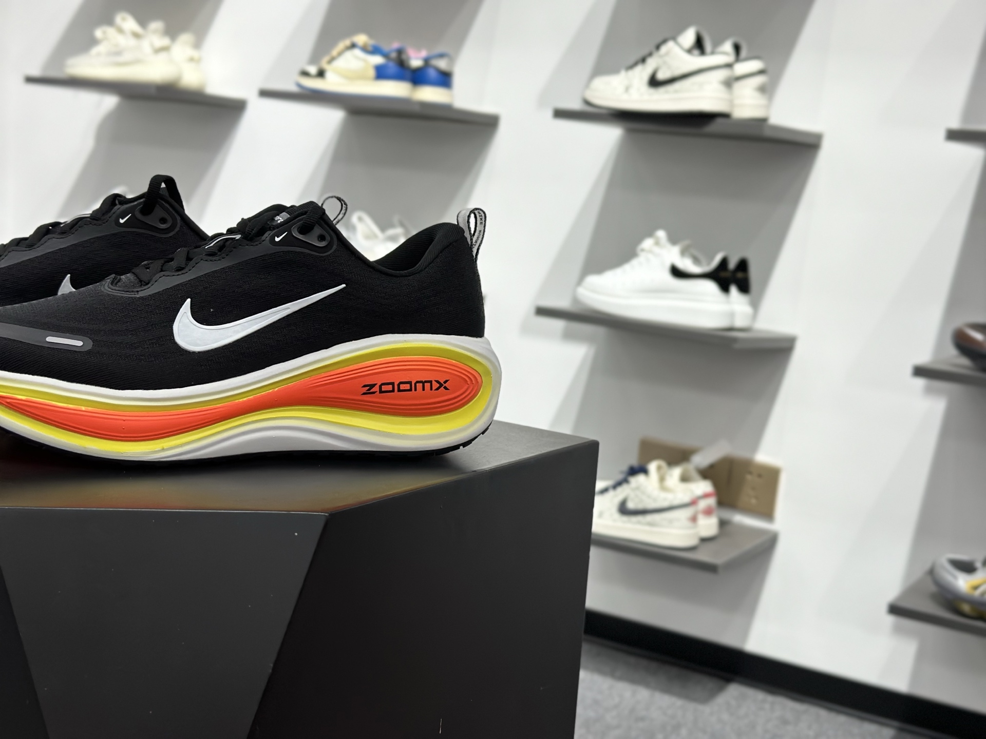 Nike Air Zoom Vomero Plus 耐克网面厚底气垫跑鞋 HV8150-009