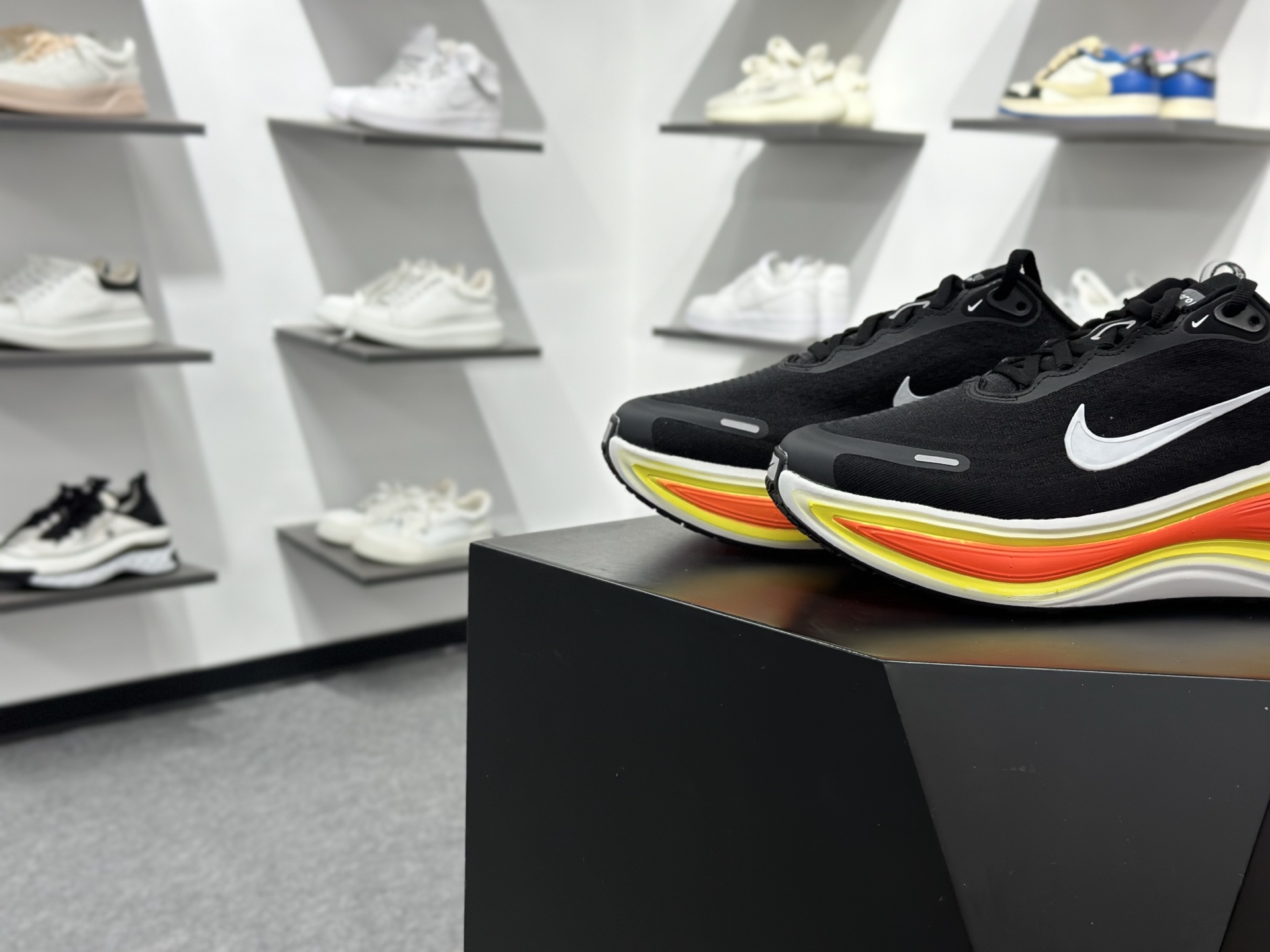 Nike Air Zoom Vomero Plus 耐克网面厚底气垫跑鞋 HV8150-009