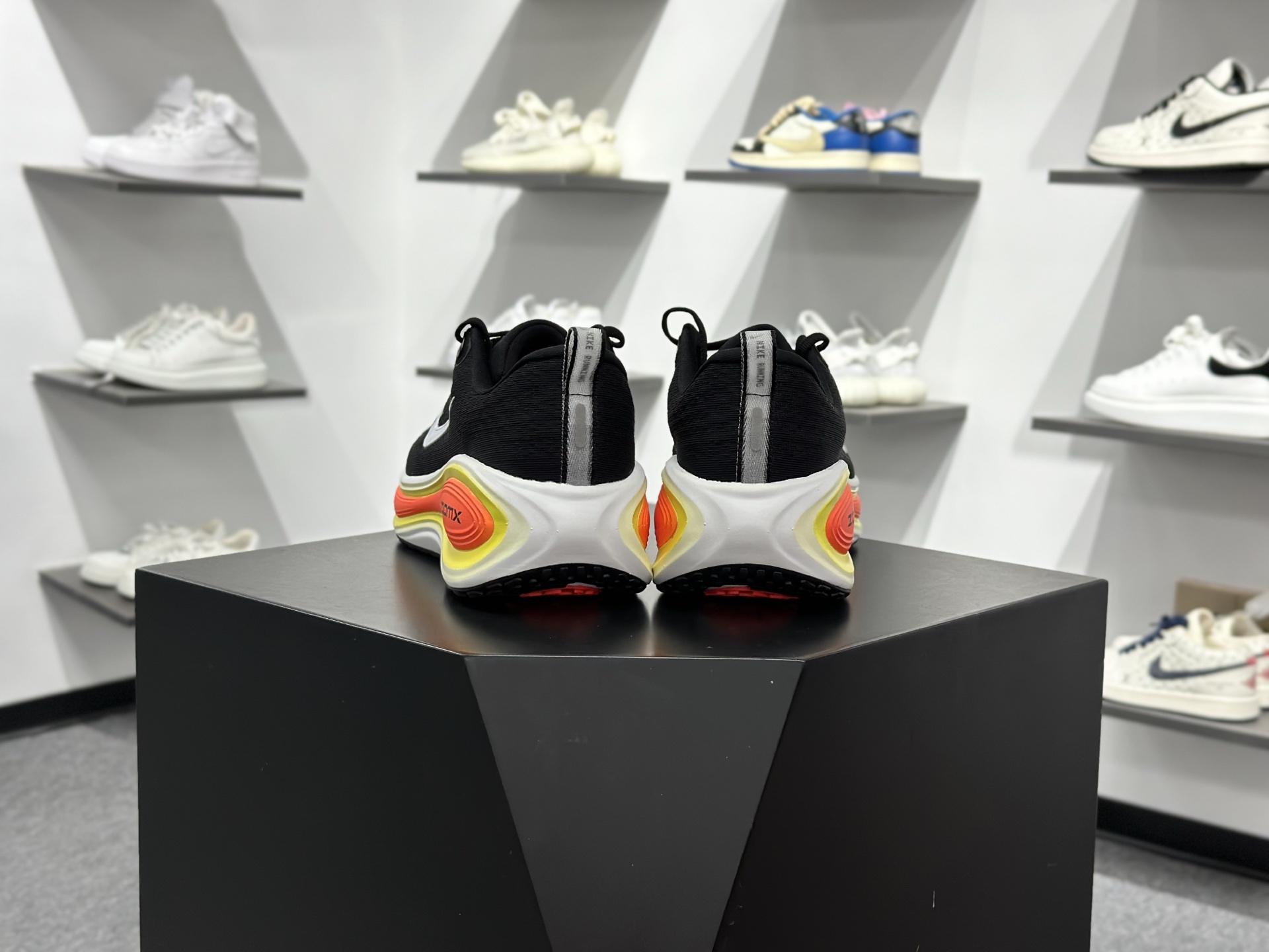 Nike Air Zoom Vomero Plus 耐克网面厚底气垫跑鞋 HV8150-009