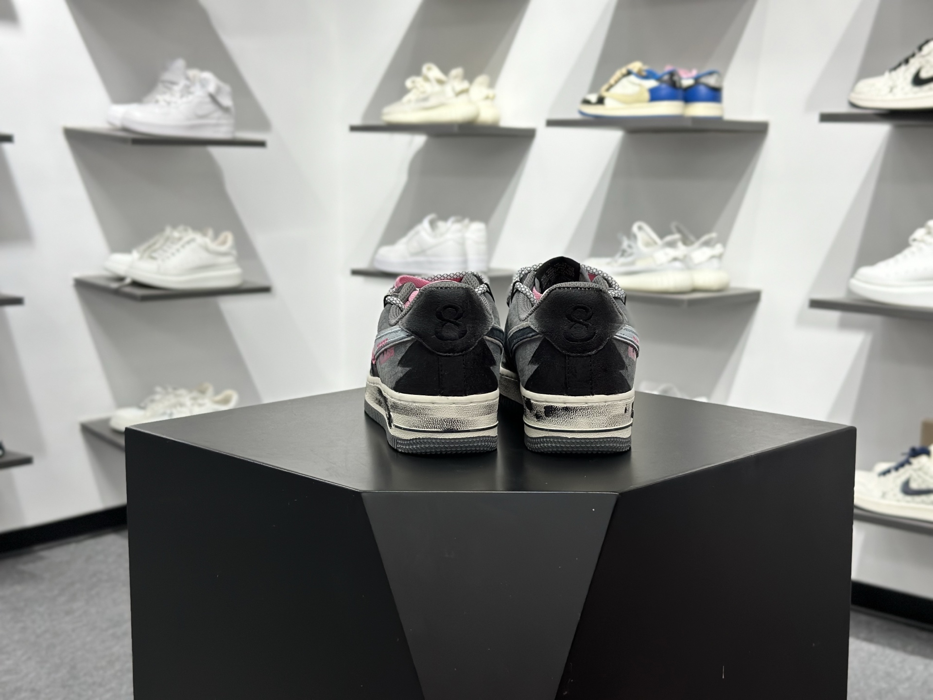 手绘涂鸦“灰粉幸运符”Nike Air Force 1 “ Gray-Pink Lucky Charm”空军一号定制板鞋 YD2425-880