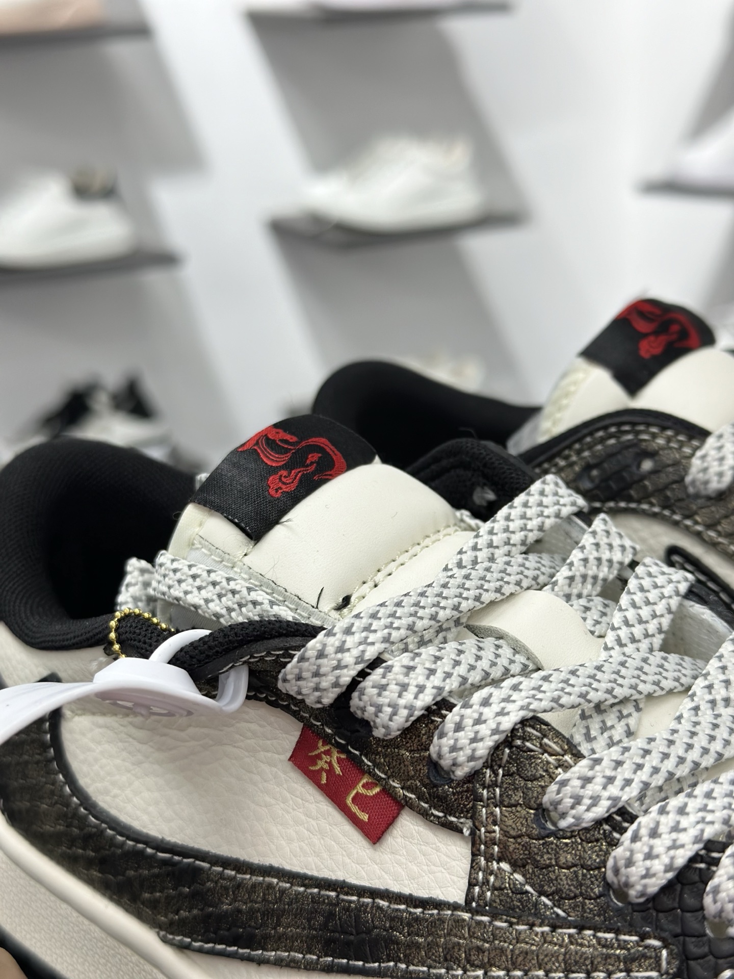 Nike Air Jordan 1 x Travis Scott AJ1倒勾 乔一倒钩 ‘DIY’定制 耐克 低帮文化篮球鞋 YX5066-C09