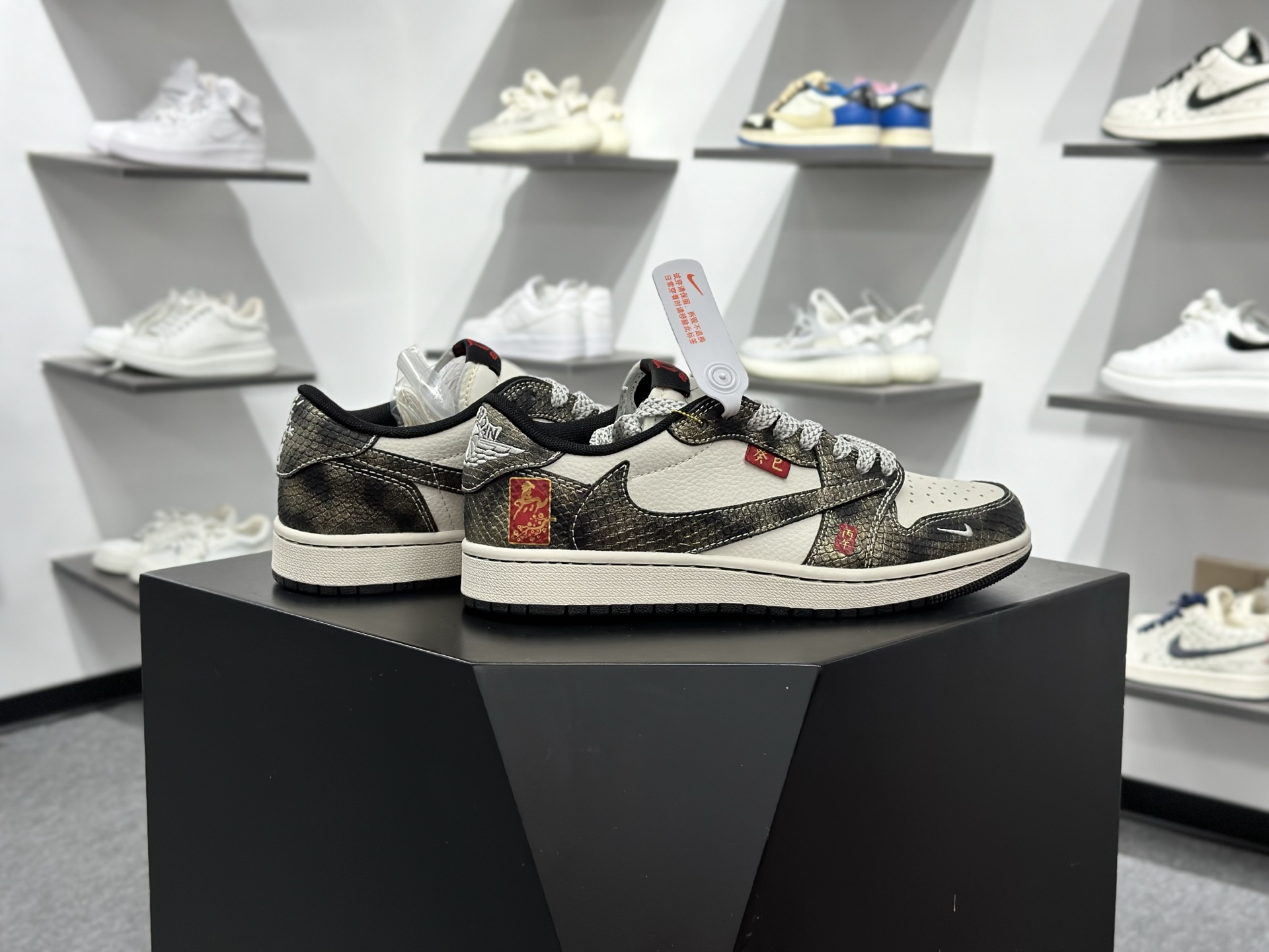 Nike Air Jordan 1 x Travis Scott AJ1倒勾 乔一倒钩 ‘DIY’定制 耐克 低帮文化篮球鞋 YX5066-C09