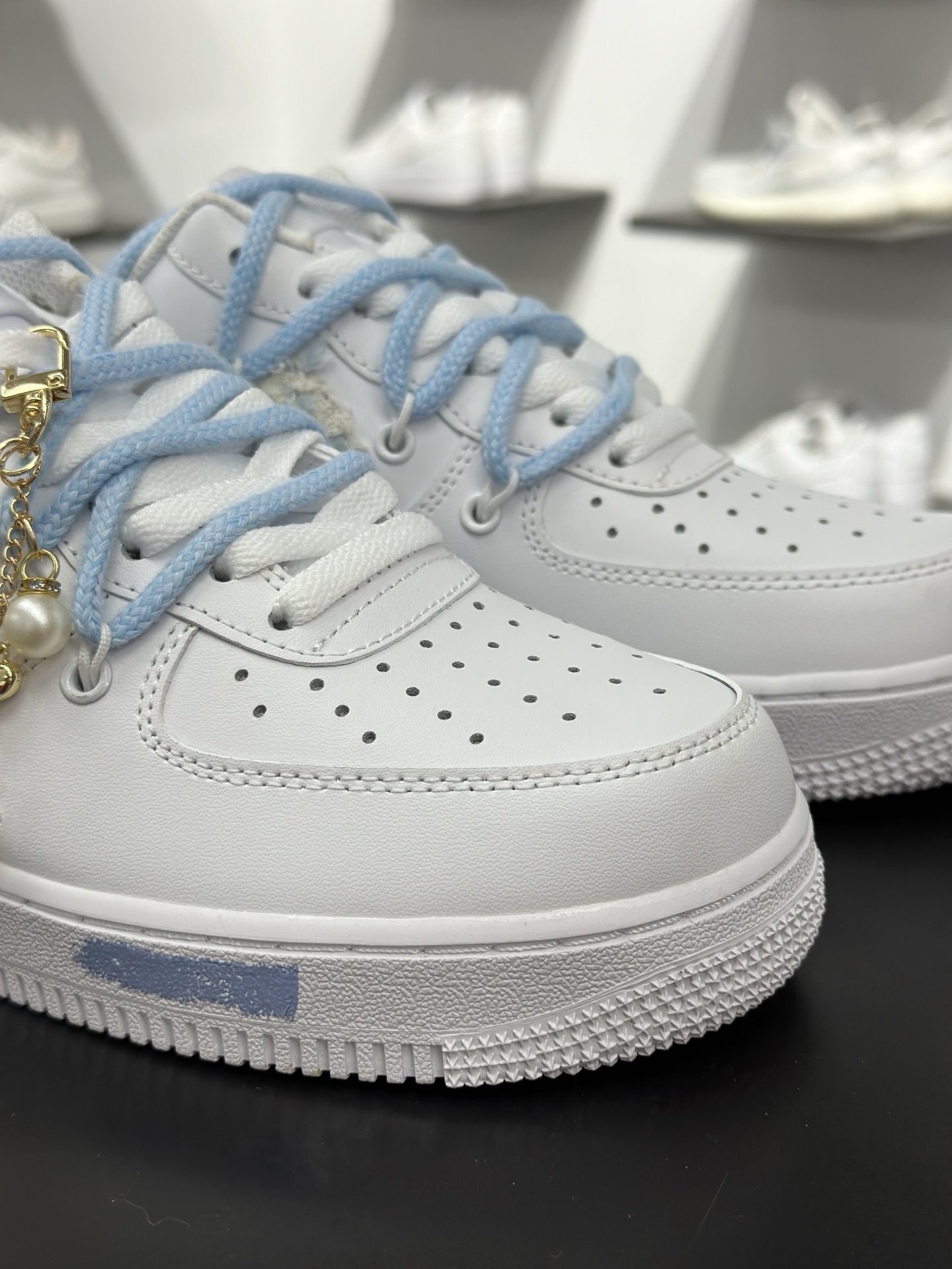 Nike Air Force 1 Low 奶蓝小香风 解构绑带 DC9999-223-Top High Quatity Cheap Sneakers Fashion Clothing Clothes Bags handbags Shoes of all Brand wholesale With The best Quality And Beautiful Price from China Factory Chinese suppliers wholesaler seller Nike Air Force 1 Low 奶蓝小香风 解构绑带 DC9999-223