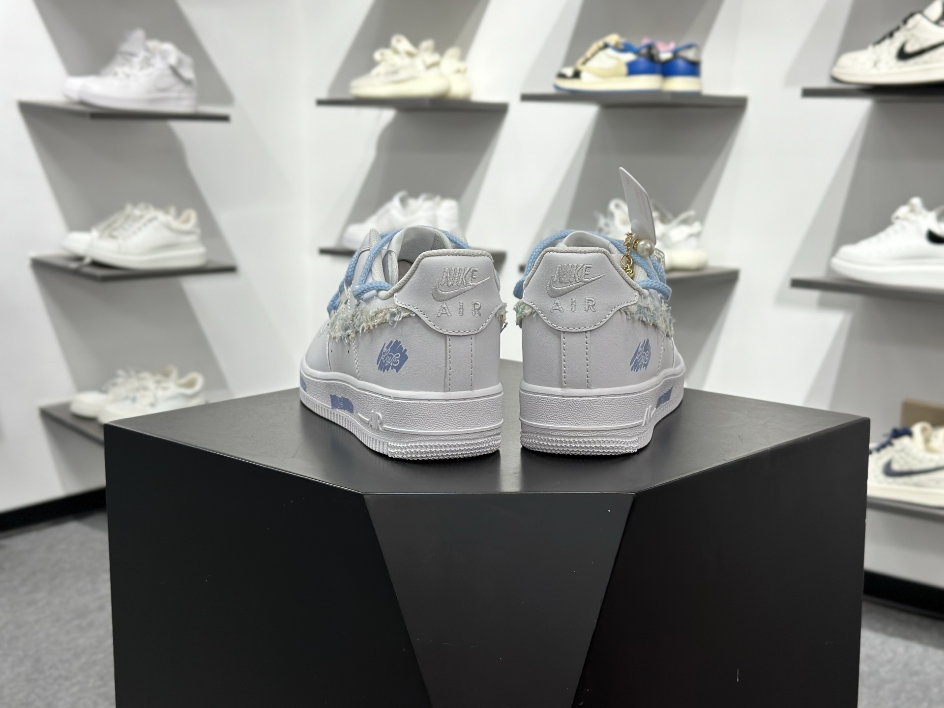 Nike Air Force 1 Low 奶蓝小香风 解构绑带 DC9999-223-Top High Quatity Cheap Sneakers Fashion Clothing Clothes Bags handbags Shoes of all Brand wholesale With The best Quality And Beautiful Price from China Factory Chinese suppliers wholesaler seller Nike Air Force 1 Low 奶蓝小香风 解构绑带 DC9999-223