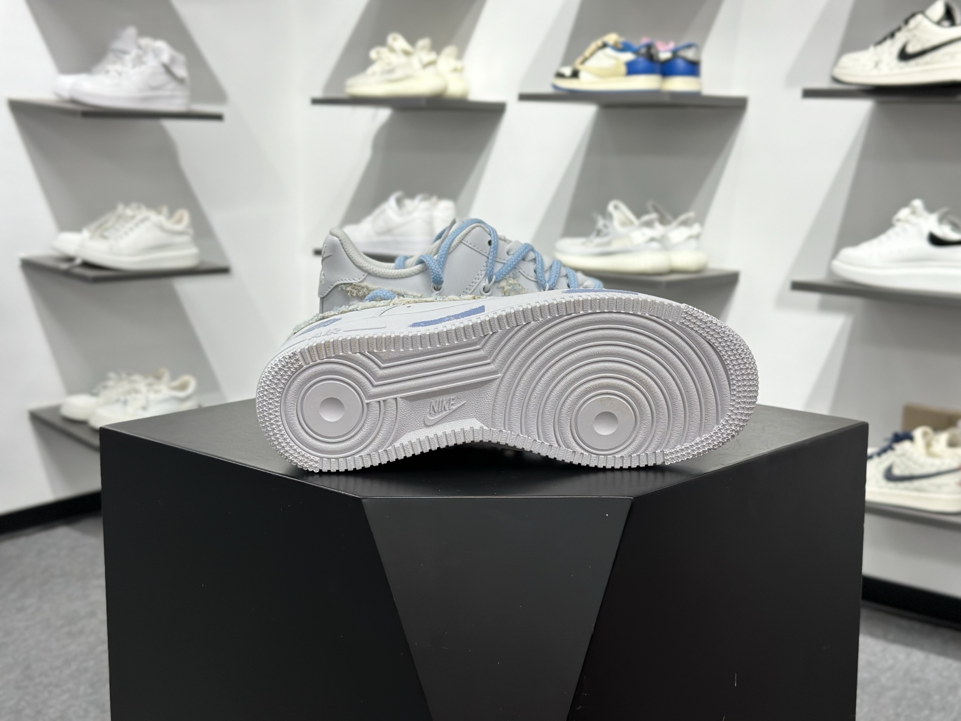 Nike Air Force 1 Low 奶蓝小香风 解构绑带 DC9999-223-Top High Quatity Cheap Sneakers Fashion Clothing Clothes Bags handbags Shoes of all Brand wholesale With The best Quality And Beautiful Price from China Factory Chinese suppliers wholesaler seller Nike Air Force 1 Low 奶蓝小香风 解构绑带 DC9999-223