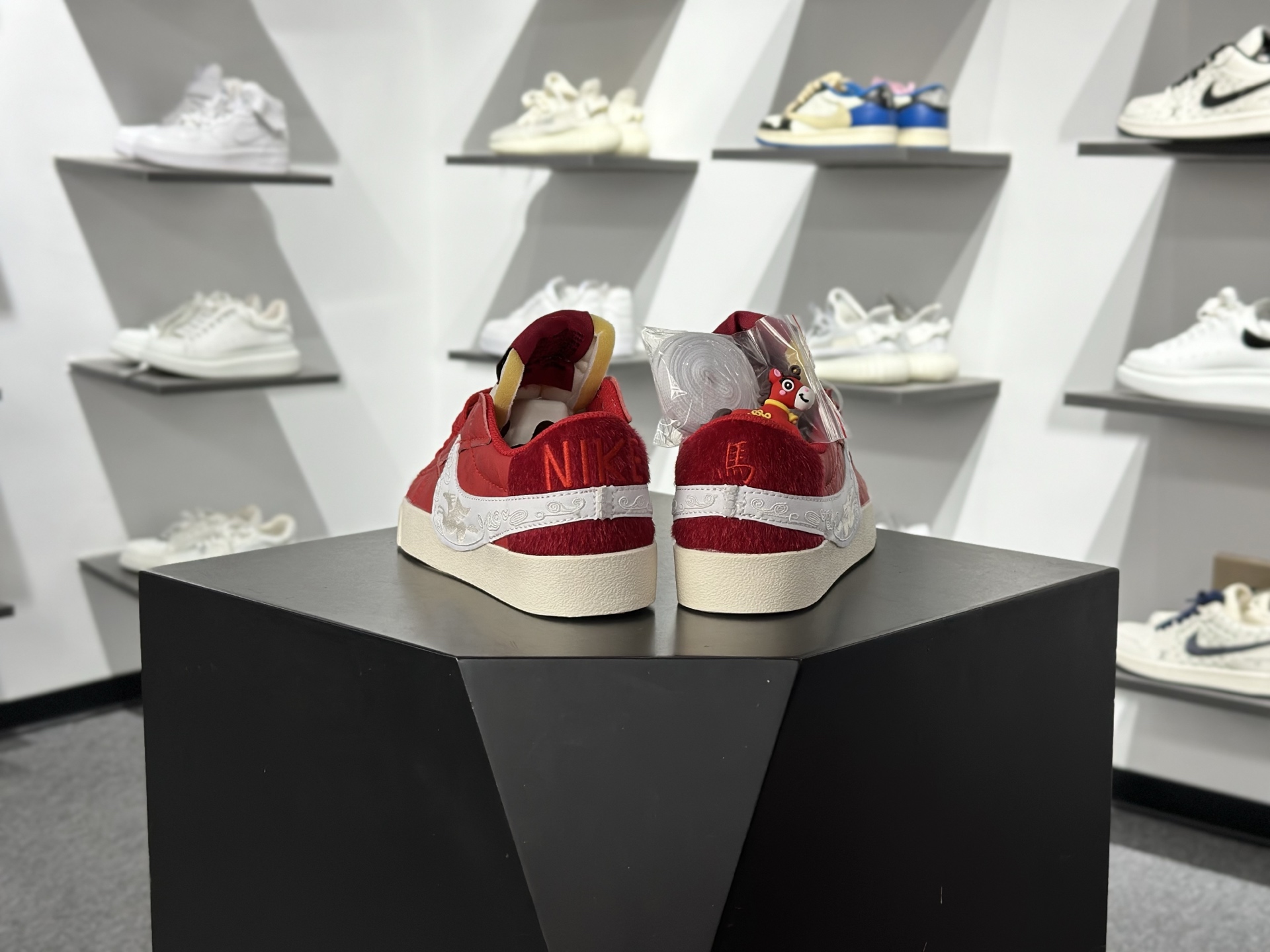 NK Blazer Low 77 JUMBO 复古经典开拓者 马年限定 MN2026-002-Top High Quatity Cheap Sneakers Fashion Clothing Clothes Bags handbags Shoes of all Brand wholesale With The best Quality And Beautiful Price from China Factory Chinese suppliers wholesaler seller NK Blazer Low 77 JUMBO 复古经典开拓者 马年限定 MN2026-002