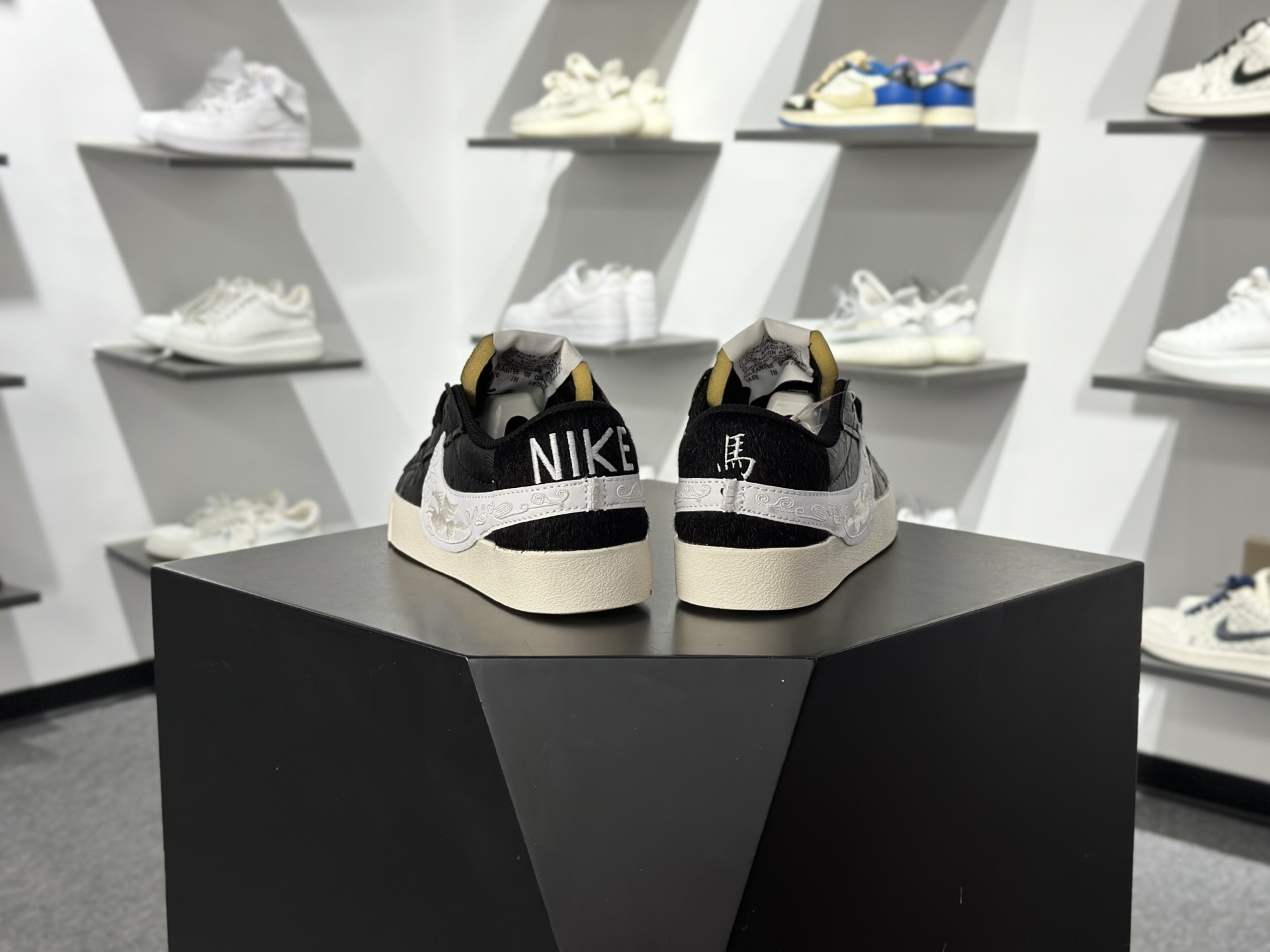 NK Blazer Low 77 JUMBO 复古经典开拓者 马年限定 MN2026-001-High Quatity Cheap Brand wholesale wholesaler seller Clothes Bags handbags Sneakers Top Fashion Clothing Shoes from China Factory Chinese suppliers best Quality Beautiful Price NK Blazer Low 77 JUMBO 复古经典开拓者 马年限定 MN2026-001