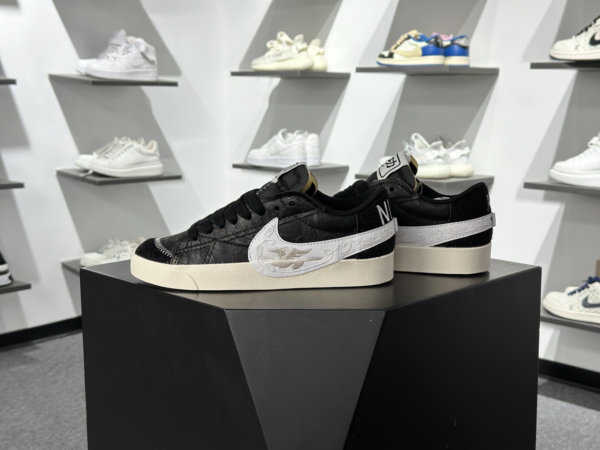 NK Blazer Low 77 JUMBO 复古经典开拓者 马年限定 MN2026-001-High Quatity Cheap Brand wholesale wholesaler seller Clothes Bags handbags Sneakers Top Fashion Clothing Shoes from China Factory Chinese suppliers best Quality Beautiful Price NK Blazer Low 77 JUMBO 复古经典开拓者 马年限定 MN2026-001