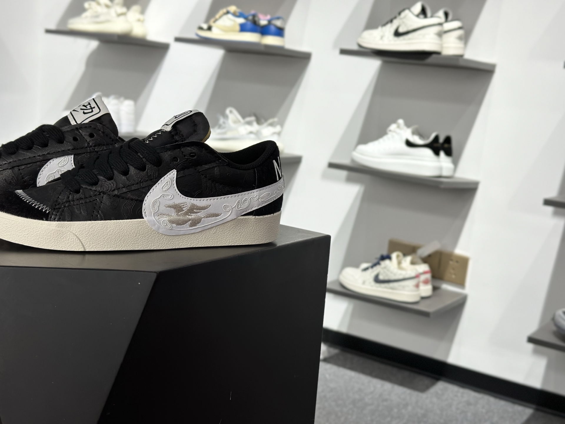 NK Blazer Low 77 JUMBO 复古经典开拓者 马年限定 MN2026-001-High Quatity Cheap Brand wholesale wholesaler seller Clothes Bags handbags Sneakers Top Fashion Clothing Shoes from China Factory Chinese suppliers best Quality Beautiful Price NK Blazer Low 77 JUMBO 复古经典开拓者 马年限定 MN2026-001