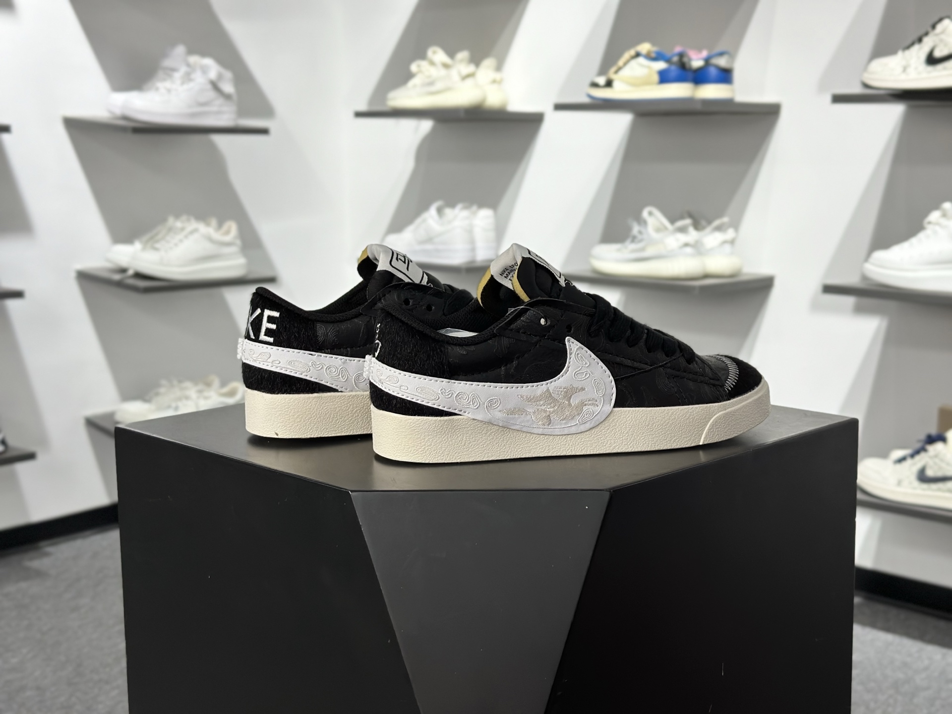 NK Blazer Low 77 JUMBO 复古经典开拓者 马年限定 MN2026-001-High Quatity Cheap Brand wholesale wholesaler seller Clothes Bags handbags Sneakers Top Fashion Clothing Shoes from China Factory Chinese suppliers best Quality Beautiful Price NK Blazer Low 77 JUMBO 复古经典开拓者 马年限定 MN2026-001