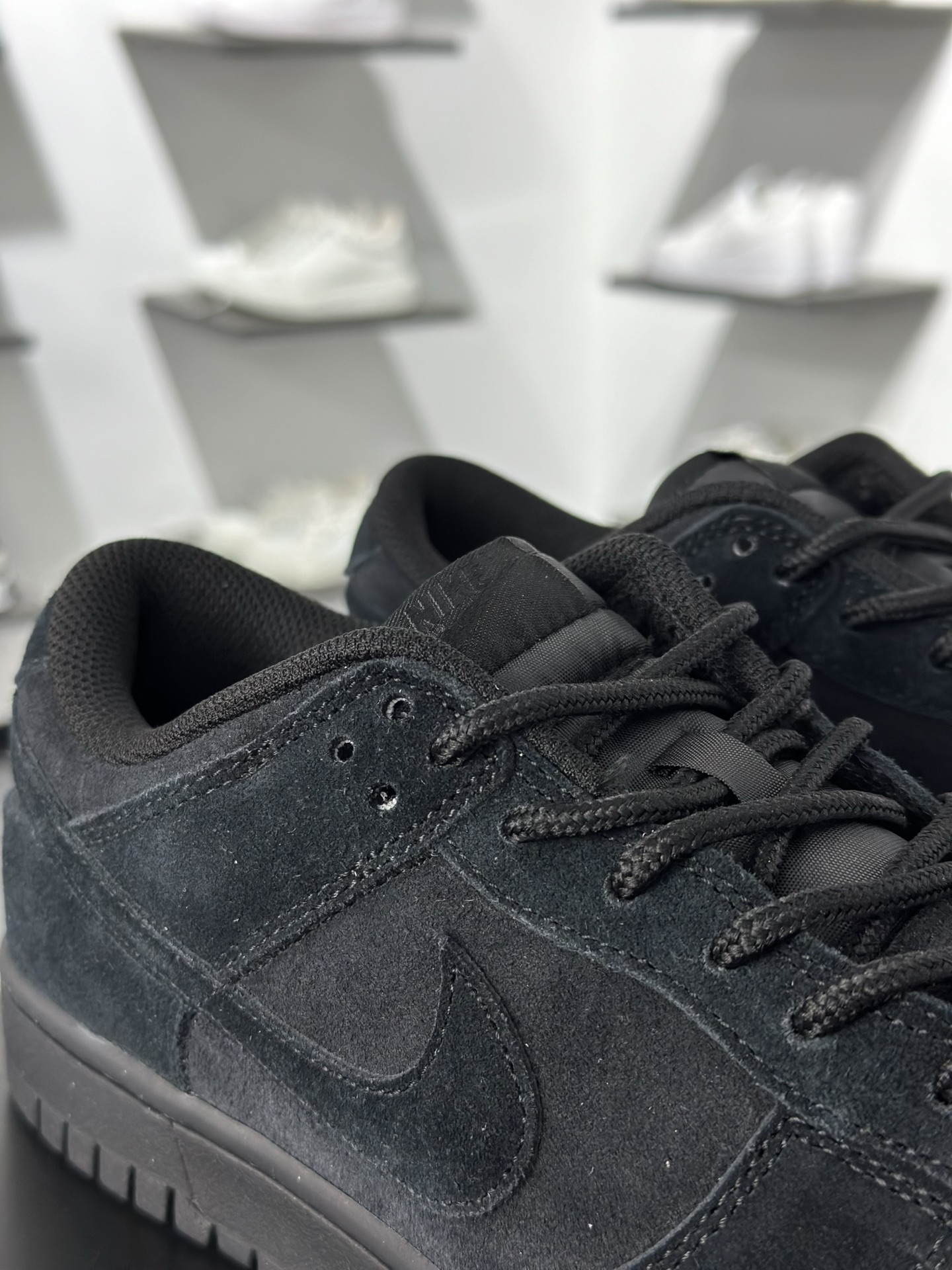 NIKE SB Dunk Low 纯黑绒毛 性价比天花板 极力推荐 IB6651-001-Chinese wholesaler seller Clothes Bags handbags wholesale Shoes High Quatity wholesaler seller Cheap Sneakers from China Factory Chinese suppliers china wholesale clothing wholesaler seller NIKE SB Dunk Low 纯黑绒毛 性价比天花板 极力推荐 IB6651-001