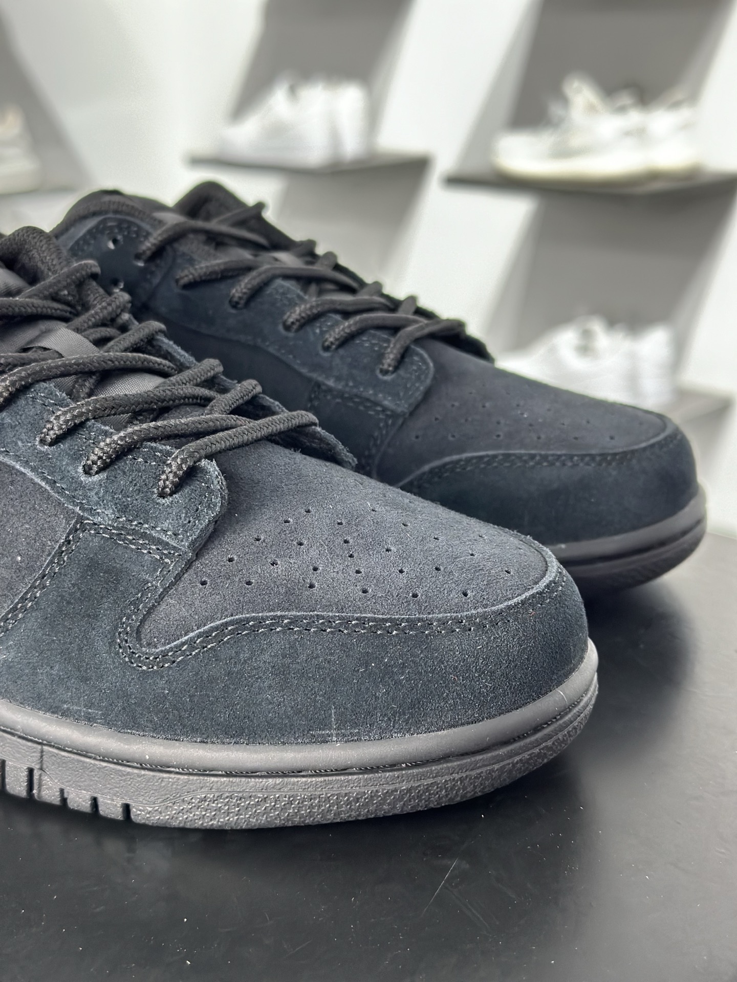 NIKE SB Dunk Low 纯黑绒毛 性价比天花板 极力推荐 IB6651-001-Chinese wholesaler seller Clothes Bags handbags wholesale Shoes High Quatity wholesaler seller Cheap Sneakers from China Factory Chinese suppliers china wholesale clothing wholesaler seller NIKE SB Dunk Low 纯黑绒毛 性价比天花板 极力推荐 IB6651-001