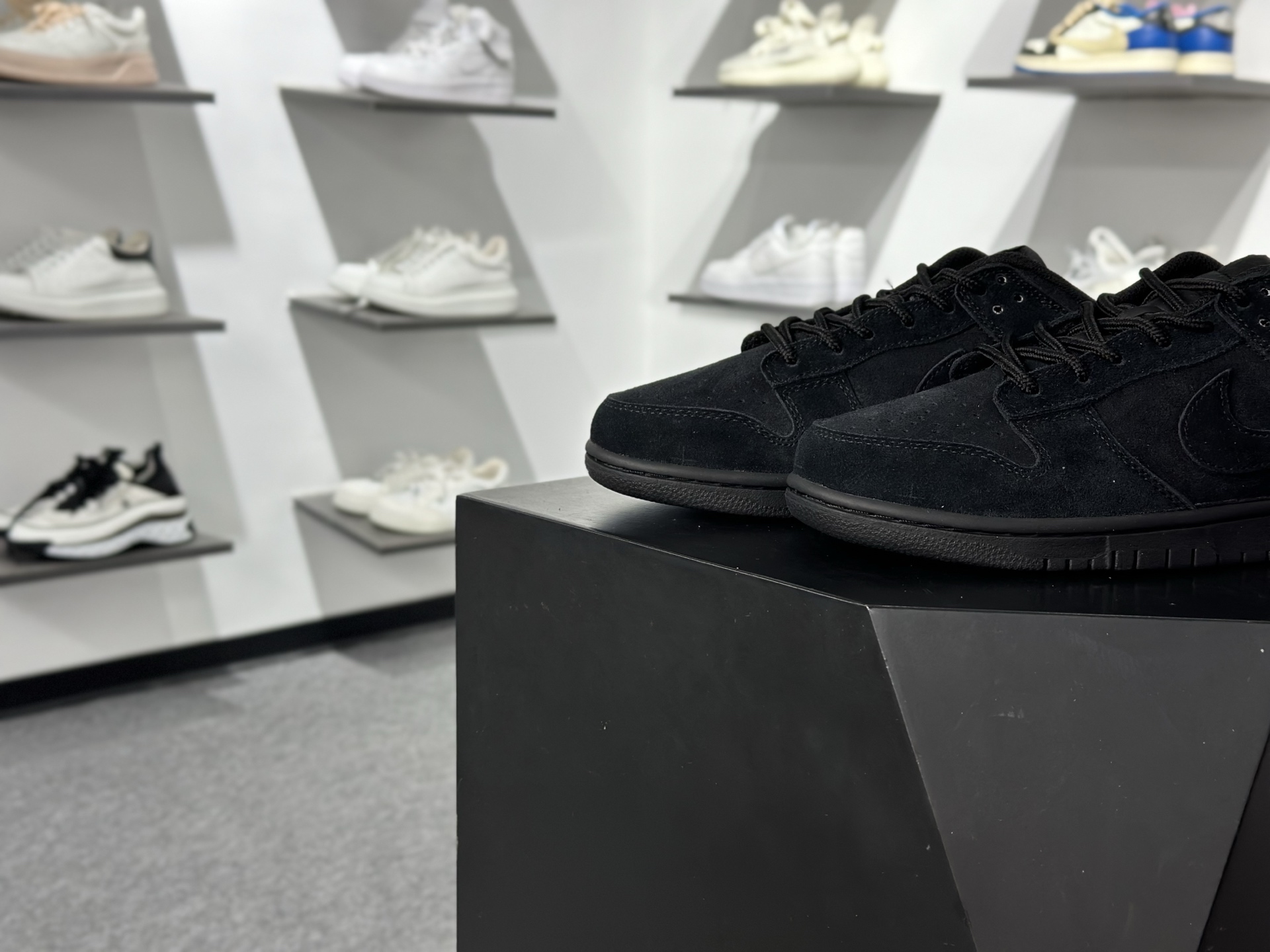 NIKE SB Dunk Low 纯黑绒毛 性价比天花板 极力推荐 IB6651-001-Chinese wholesaler seller Clothes Bags handbags wholesale Shoes High Quatity wholesaler seller Cheap Sneakers from China Factory Chinese suppliers china wholesale clothing wholesaler seller NIKE SB Dunk Low 纯黑绒毛 性价比天花板 极力推荐 IB6651-001