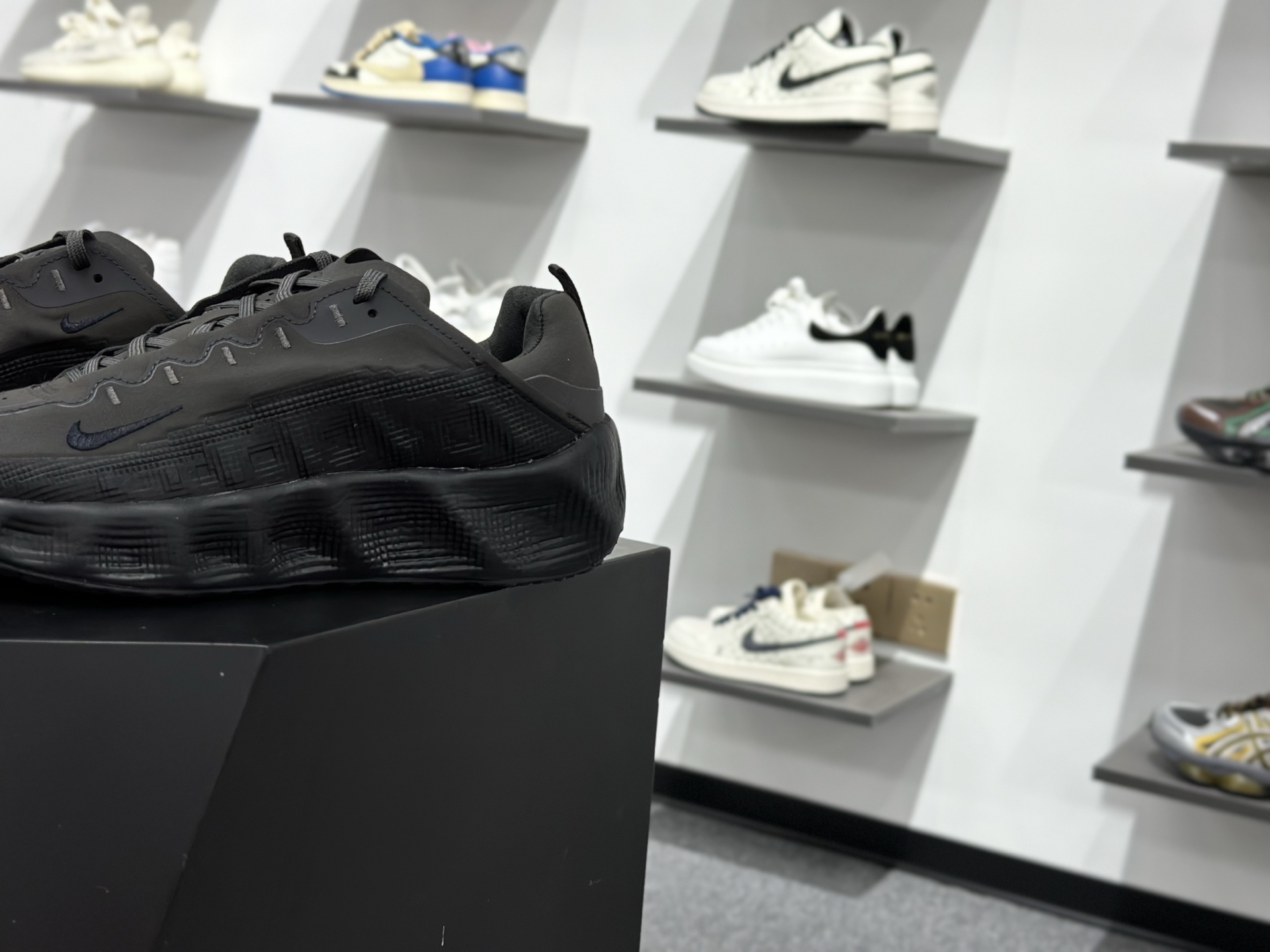 Nike Vomero Premium 耐克顶级迈柔」路跑鞋 HQ2863-300-Chinese wholesaler seller Clothes Bags handbags wholesale Shoes High Quatity wholesaler seller Cheap Sneakers from China Factory Chinese suppliers china wholesale clothing wholesaler seller Nike Vomero Premium 耐克顶级迈柔」路跑鞋 HQ2863-300