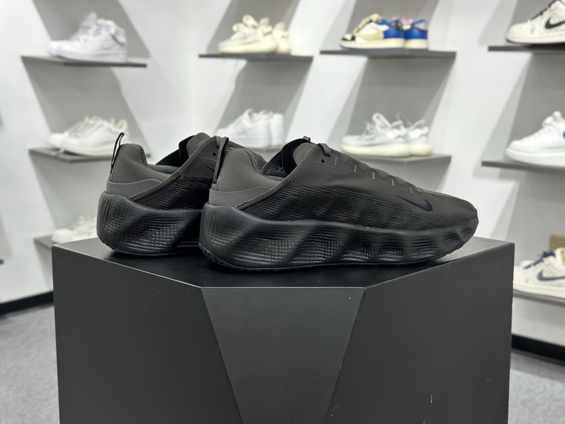 Nike Vomero Premium 耐克顶级迈柔」路跑鞋 HQ2863-300-Chinese wholesaler seller Clothes Bags handbags wholesale Shoes High Quatity wholesaler seller Cheap Sneakers from China Factory Chinese suppliers china wholesale clothing wholesaler seller Nike Vomero Premium 耐克顶级迈柔」路跑鞋 HQ2863-300