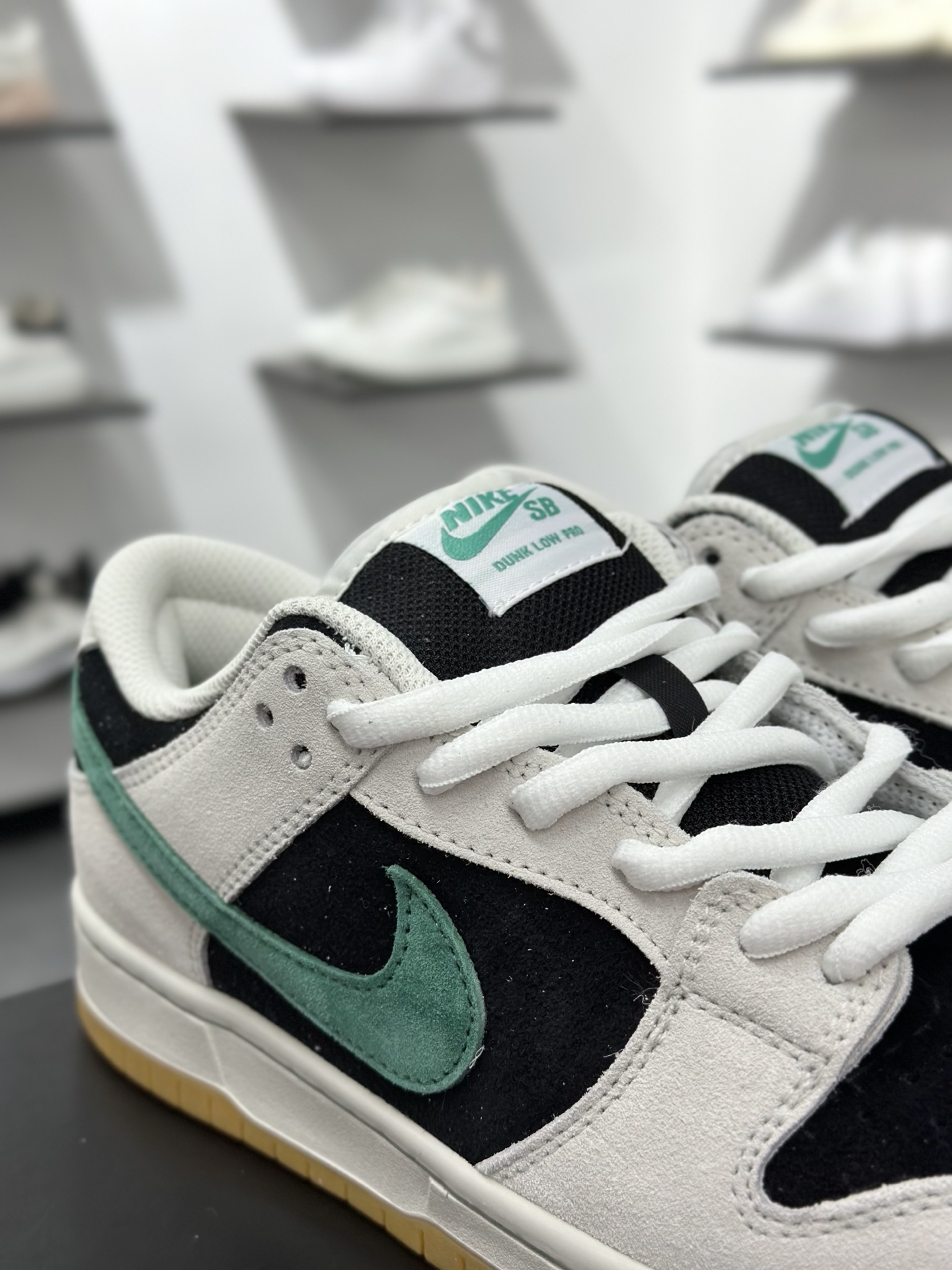 Nike SB Dunk Low 灰绿生胶 HF3704-001