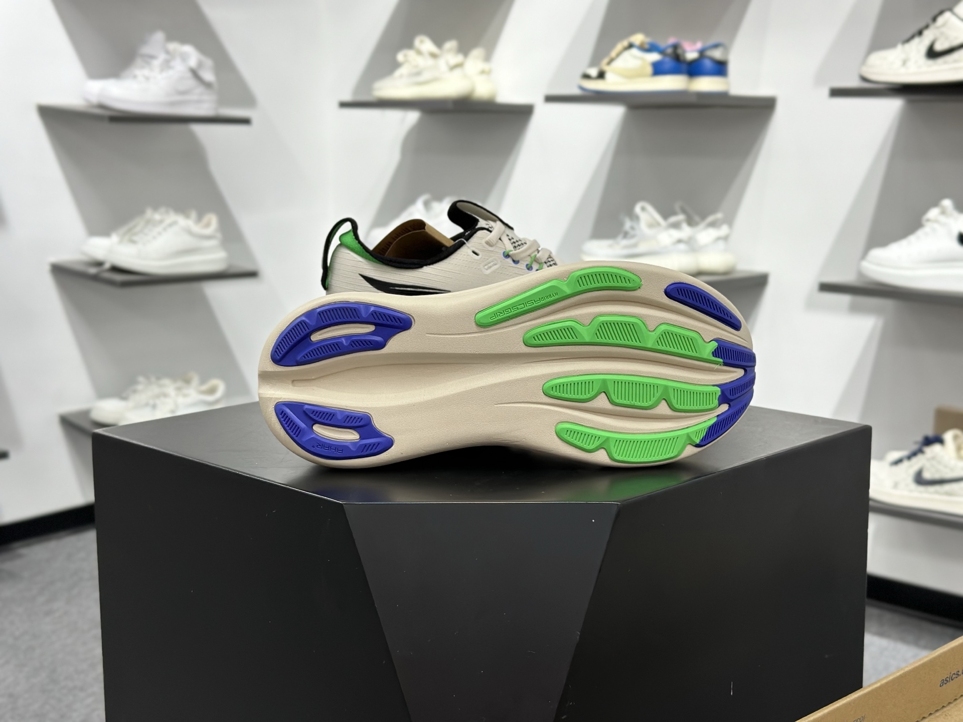 Asics GEL-NIMBUS 28 LITE-SHOW CN 亚瑟士运动休闲透气专业网球鞋轻量舒适透气材质 1011C127-800-Chinese wholesaler seller Clothes Bags handbags wholesale Shoes High Quatity wholesaler seller Cheap Sneakers from China Factory Chinese suppliers china wholesale clothing wholesaler seller Asics GEL-NIMBUS 28 LITE-SHOW CN 亚瑟士运动休闲透气专业网球鞋轻量舒适透气材质 1011C127-800