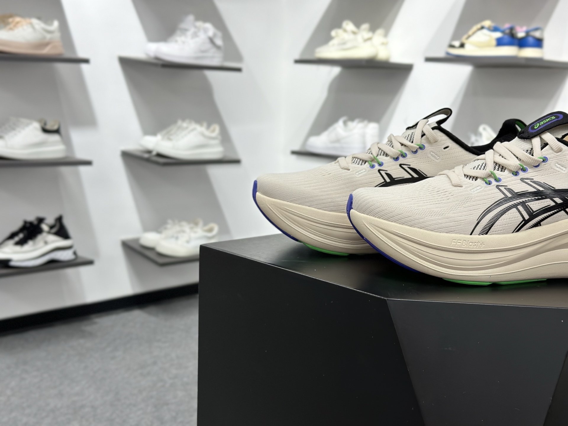 Asics GEL-NIMBUS 28 LITE-SHOW CN 亚瑟士运动休闲透气专业网球鞋轻量舒适透气材质 1011C127-800-Chinese wholesaler seller Clothes Bags handbags wholesale Shoes High Quatity wholesaler seller Cheap Sneakers from China Factory Chinese suppliers china wholesale clothing wholesaler seller Asics GEL-NIMBUS 28 LITE-SHOW CN 亚瑟士运动休闲透气专业网球鞋轻量舒适透气材质 1011C127-800