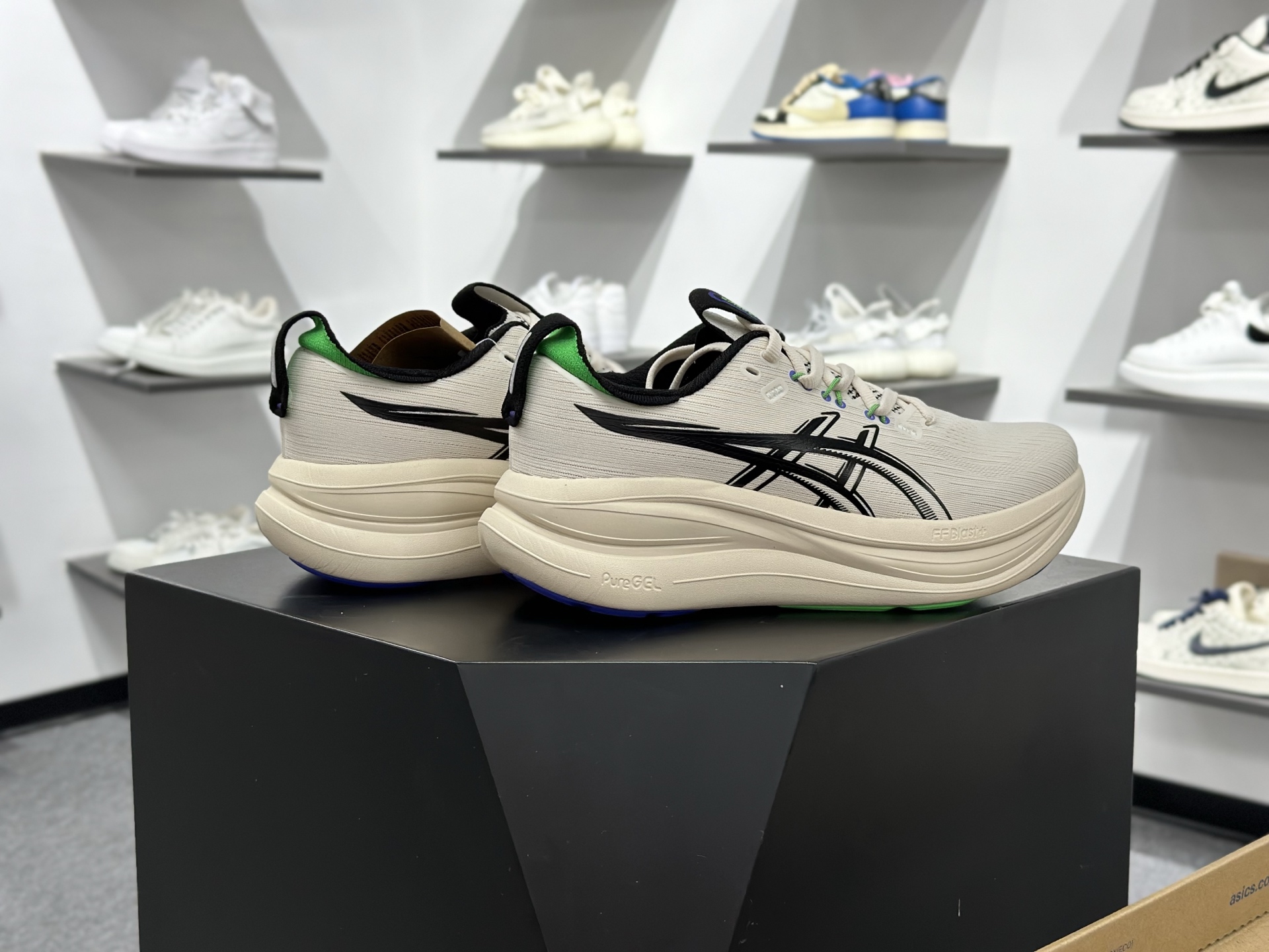 Asics GEL-NIMBUS 28 LITE-SHOW CN 亚瑟士运动休闲透气专业网球鞋轻量舒适透气材质 1011C127-800-Chinese wholesaler seller Clothes Bags handbags wholesale Shoes High Quatity wholesaler seller Cheap Sneakers from China Factory Chinese suppliers china wholesale clothing wholesaler seller Asics GEL-NIMBUS 28 LITE-SHOW CN 亚瑟士运动休闲透气专业网球鞋轻量舒适透气材质 1011C127-800