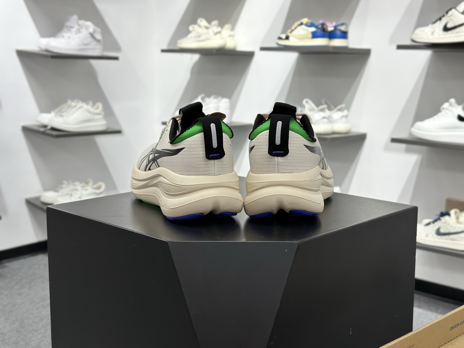 Asics GEL-NIMBUS 28 LITE-SHOW CN 亚瑟士运动休闲透气专业网球鞋轻量舒适透气材质 1011C127-800-Chinese wholesaler seller Clothes Bags handbags wholesale Shoes High Quatity wholesaler seller Cheap Sneakers from China Factory Chinese suppliers china wholesale clothing wholesaler seller Asics GEL-NIMBUS 28 LITE-SHOW CN 亚瑟士运动休闲透气专业网球鞋轻量舒适透气材质 1011C127-800