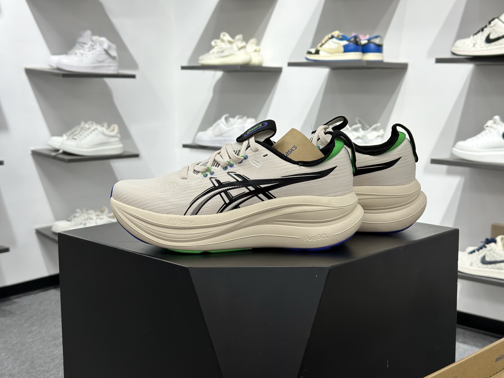 Asics GEL-NIMBUS 28 LITE-SHOW CN 亚瑟士运动休闲透气专业网球鞋轻量舒适透气材质 1011C127-800-Chinese wholesaler seller Clothes Bags handbags wholesale Shoes High Quatity wholesaler seller Cheap Sneakers from China Factory Chinese suppliers china wholesale clothing wholesaler seller Asics GEL-NIMBUS 28 LITE-SHOW CN 亚瑟士运动休闲透气专业网球鞋轻量舒适透气材质 1011C127-800
