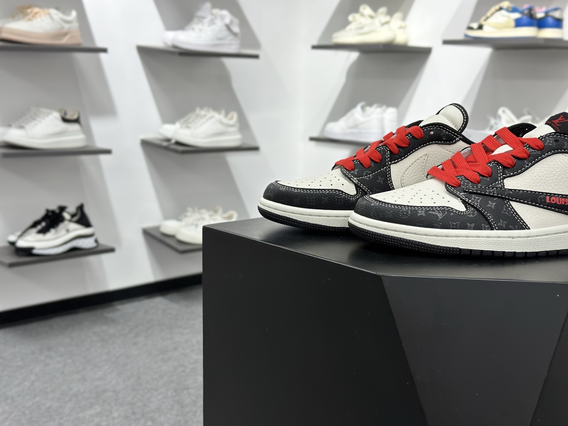 Travis Scott x Fragment Design x Air Jordan 1 Low SP AJ1 乔1联名 白黑压纹 低帮文化休闲板鞋 DZ2688-008-Chinese wholesaler seller Clothes Bags handbags wholesale Shoes High Quatity wholesaler seller Cheap Sneakers from China Factory Chinese suppliers china wholesale clothing wholesaler seller Travis Scott x Fragment Design x Air Jordan 1 Low SP AJ1 乔1联名 白黑压纹 低帮文化休闲板鞋 DZ2688-008
