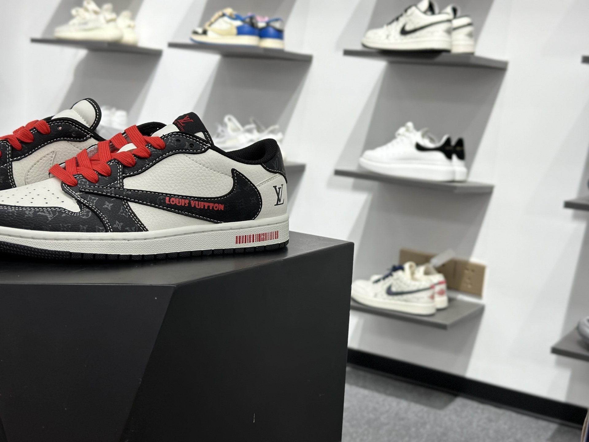 Travis Scott x Fragment Design x Air Jordan 1 Low SP AJ1 乔1联名 白黑压纹 低帮文化休闲板鞋 DZ2688-008-Chinese wholesaler seller Clothes Bags handbags wholesale Shoes High Quatity wholesaler seller Cheap Sneakers from China Factory Chinese suppliers china wholesale clothing wholesaler seller Travis Scott x Fragment Design x Air Jordan 1 Low SP AJ1 乔1联名 白黑压纹 低帮文化休闲板鞋 DZ2688-008