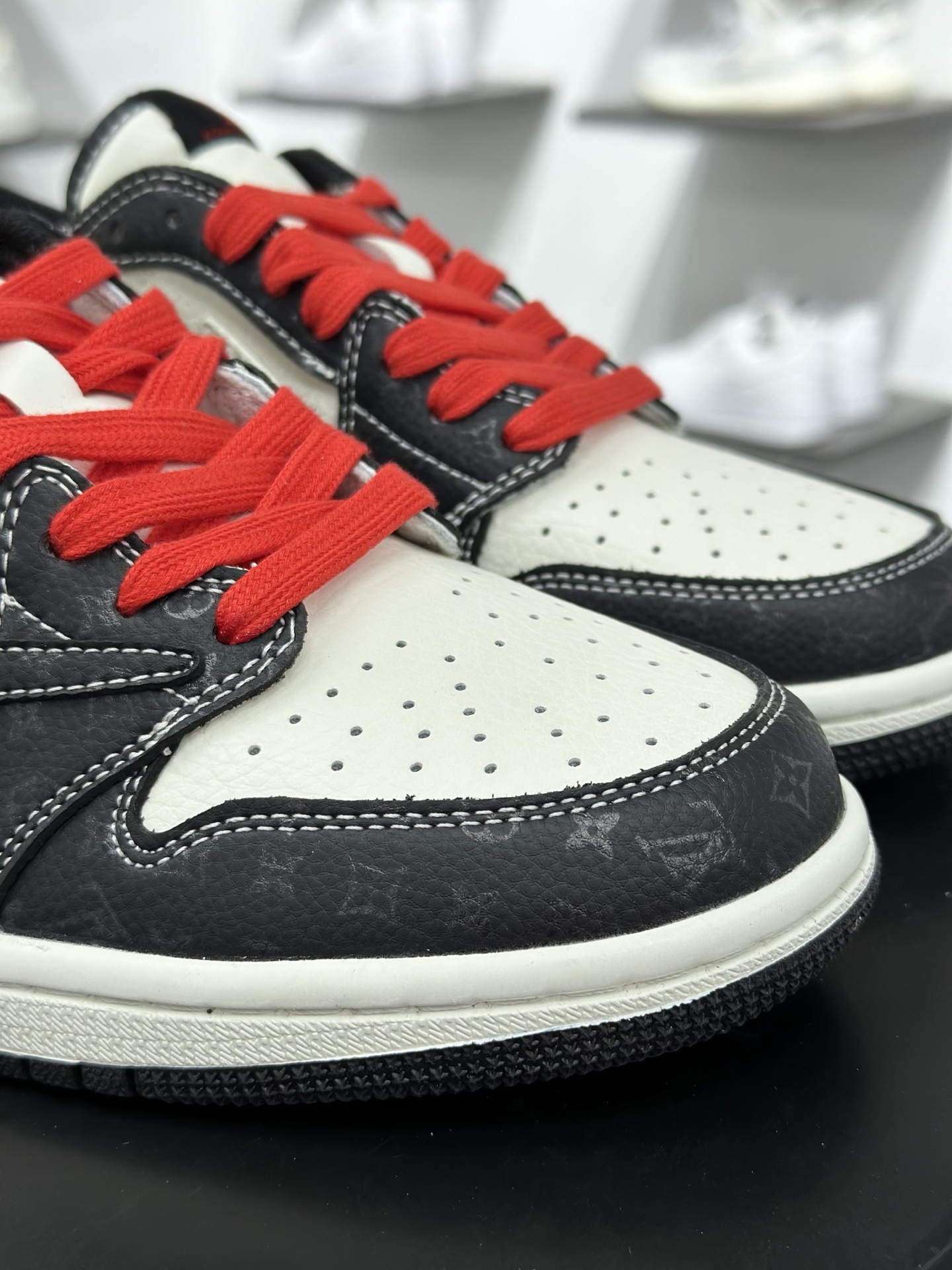 Travis Scott x Fragment Design x Air Jordan 1 Low SP AJ1 乔1联名 白黑压纹 低帮文化休闲板鞋 DZ2688-008-Chinese wholesaler seller Clothes Bags handbags wholesale Shoes High Quatity wholesaler seller Cheap Sneakers from China Factory Chinese suppliers china wholesale clothing wholesaler seller Travis Scott x Fragment Design x Air Jordan 1 Low SP AJ1 乔1联名 白黑压纹 低帮文化休闲板鞋 DZ2688-008