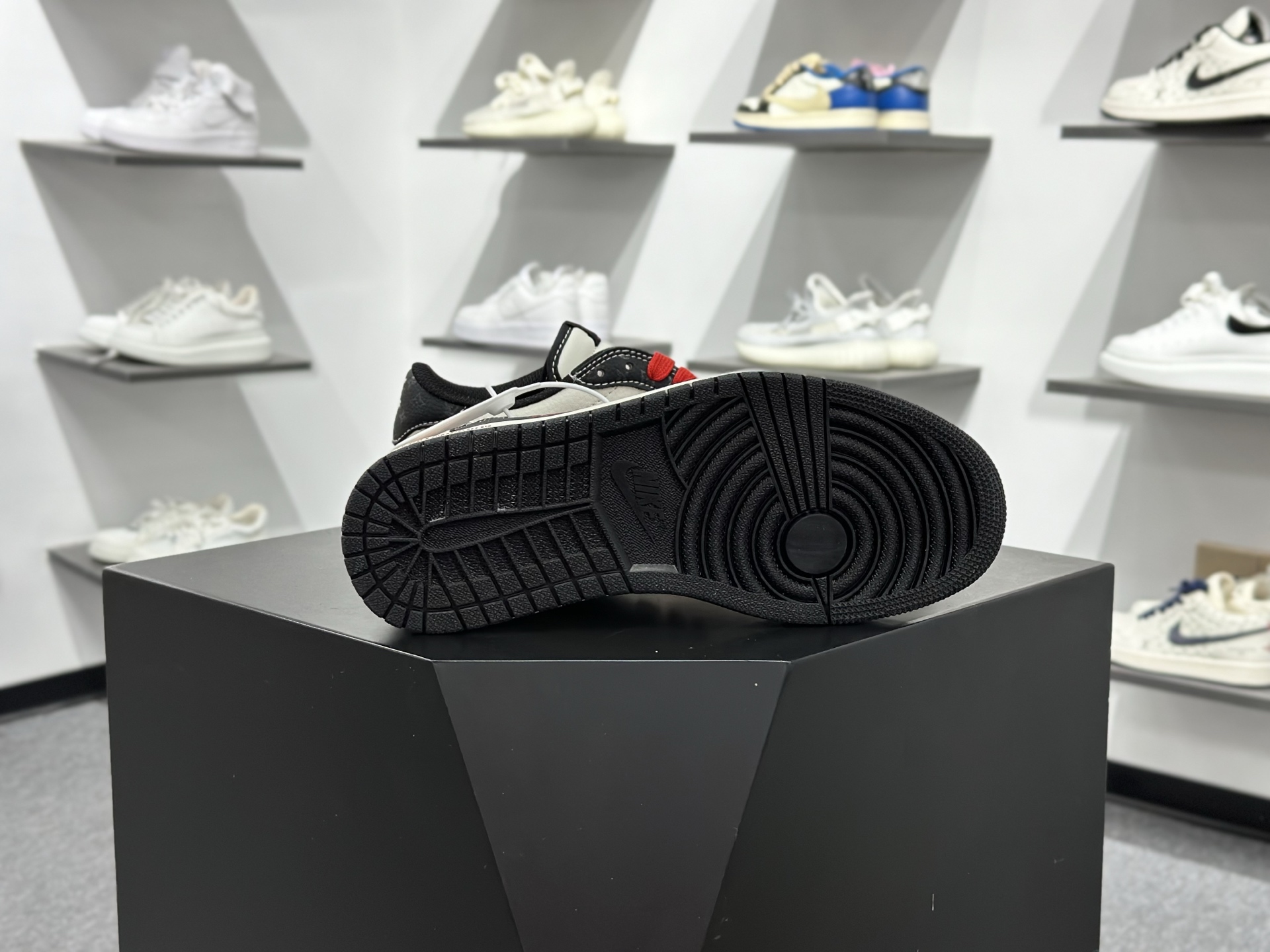 Travis Scott x Fragment Design x Air Jordan 1 Low SP AJ1 乔1联名 白黑压纹 低帮文化休闲板鞋 DZ2688-008-Chinese wholesaler seller Clothes Bags handbags wholesale Shoes High Quatity wholesaler seller Cheap Sneakers from China Factory Chinese suppliers china wholesale clothing wholesaler seller Travis Scott x Fragment Design x Air Jordan 1 Low SP AJ1 乔1联名 白黑压纹 低帮文化休闲板鞋 DZ2688-008