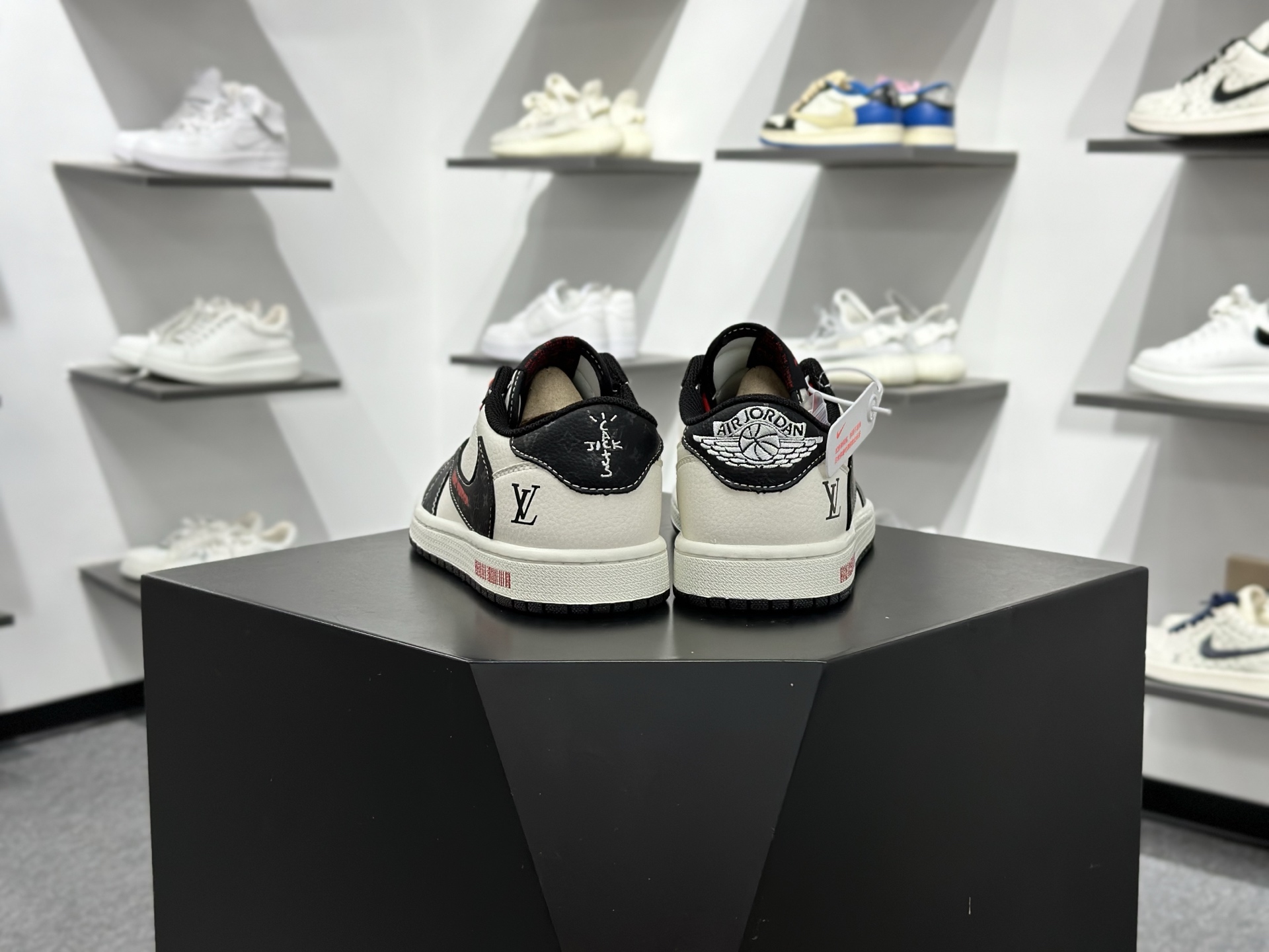Travis Scott x Fragment Design x Air Jordan 1 Low SP AJ1 乔1联名 白黑压纹 低帮文化休闲板鞋 DZ2688-008-Chinese wholesaler seller Clothes Bags handbags wholesale Shoes High Quatity wholesaler seller Cheap Sneakers from China Factory Chinese suppliers china wholesale clothing wholesaler seller Travis Scott x Fragment Design x Air Jordan 1 Low SP AJ1 乔1联名 白黑压纹 低帮文化休闲板鞋 DZ2688-008