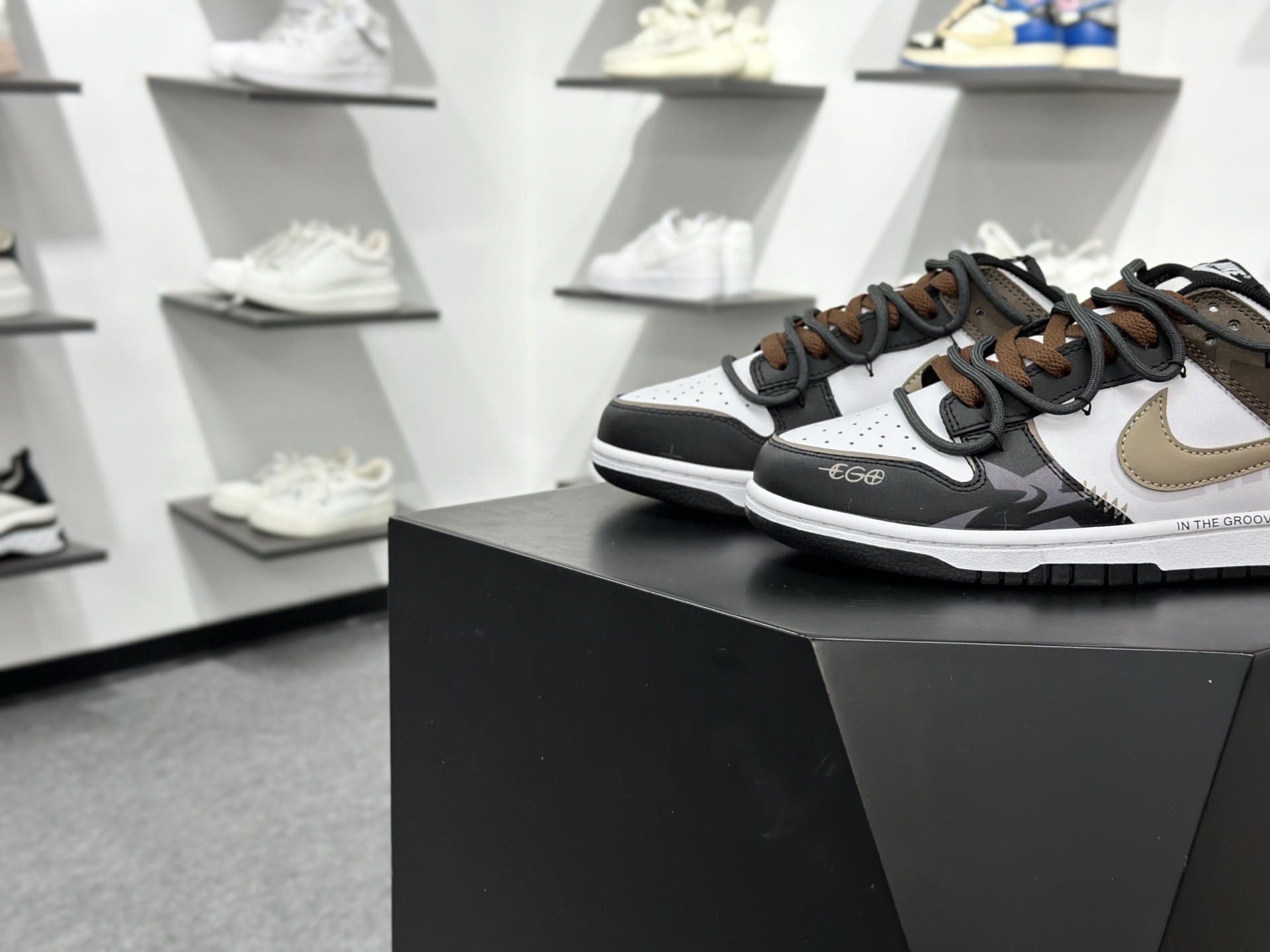 Nike SB Dunk Low 黑棕 解构绑带 HF5441-100-Chinese wholesaler seller Clothes Bags handbags wholesale Shoes High Quatity wholesaler seller Cheap Sneakers from China Factory Chinese suppliers china wholesale clothing wholesaler seller Nike SB Dunk Low 黑棕 解构绑带 HF5441-100