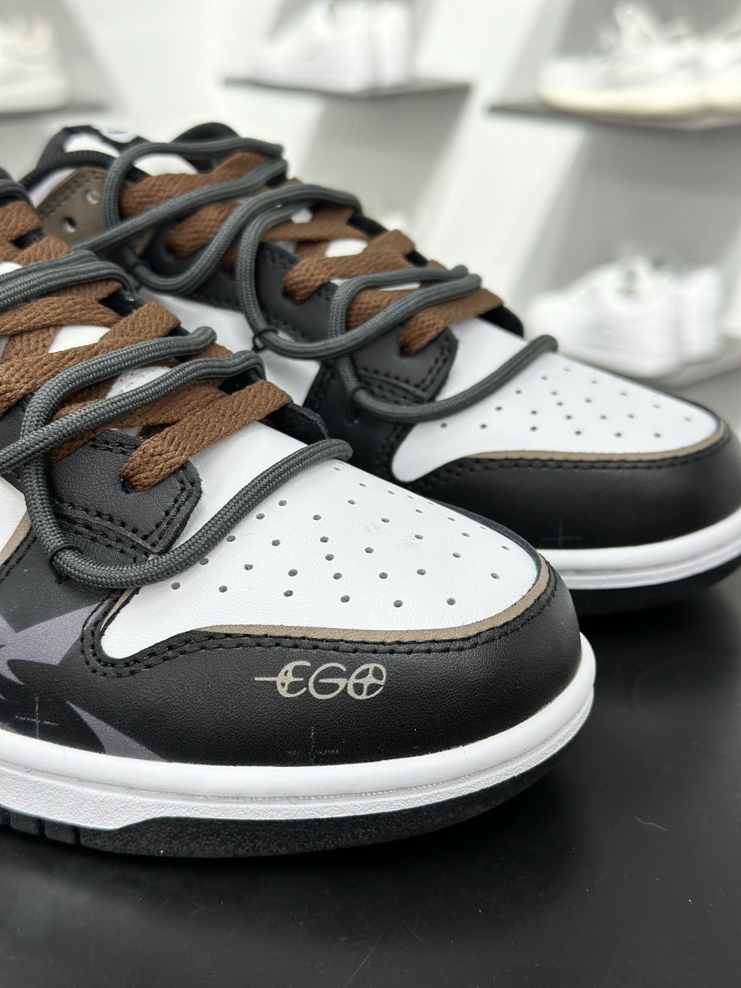 Nike SB Dunk Low 黑棕 解构绑带 HF5441-100-Chinese wholesaler seller Clothes Bags handbags wholesale Shoes High Quatity wholesaler seller Cheap Sneakers from China Factory Chinese suppliers china wholesale clothing wholesaler seller Nike SB Dunk Low 黑棕 解构绑带 HF5441-100