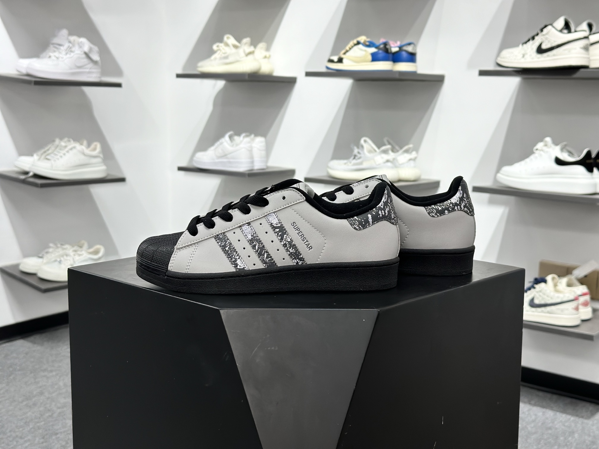 Adidas SUPERSTAR II 贝壳头 JP6059-Chinese wholesaler seller Clothes Bags handbags wholesale Shoes High Quatity wholesaler seller Cheap Sneakers from China Factory Chinese suppliers china wholesale clothing wholesaler seller Adidas SUPERSTAR II 贝壳头 JP6059