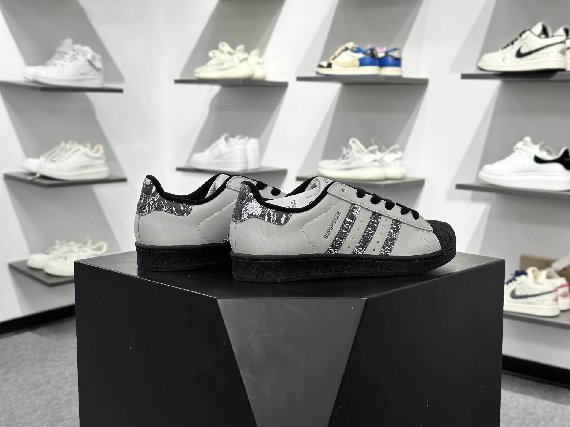 Adidas SUPERSTAR II 贝壳头 JP6059-Chinese wholesaler seller Clothes Bags handbags wholesale Shoes High Quatity wholesaler seller Cheap Sneakers from China Factory Chinese suppliers china wholesale clothing wholesaler seller Adidas SUPERSTAR II 贝壳头 JP6059